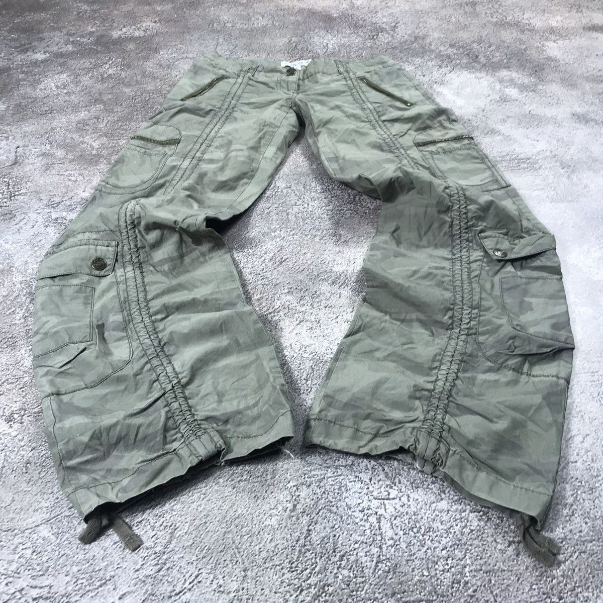 Vintage Vintage 90s Baggy Cargo Pants Wide Leg Streetwear Japan 26 Size 26" / US 2 / IT 38 - 1 Thumbnail