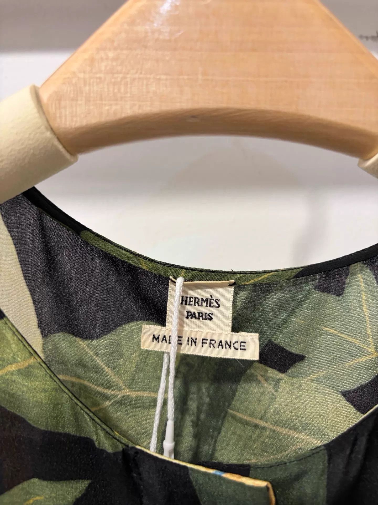 Hermes Hermes Women's 100% Silk Short Sleeve Top Near New 36 Size XS / US 0-2 / IT 36-38 - 4 Thumbnail