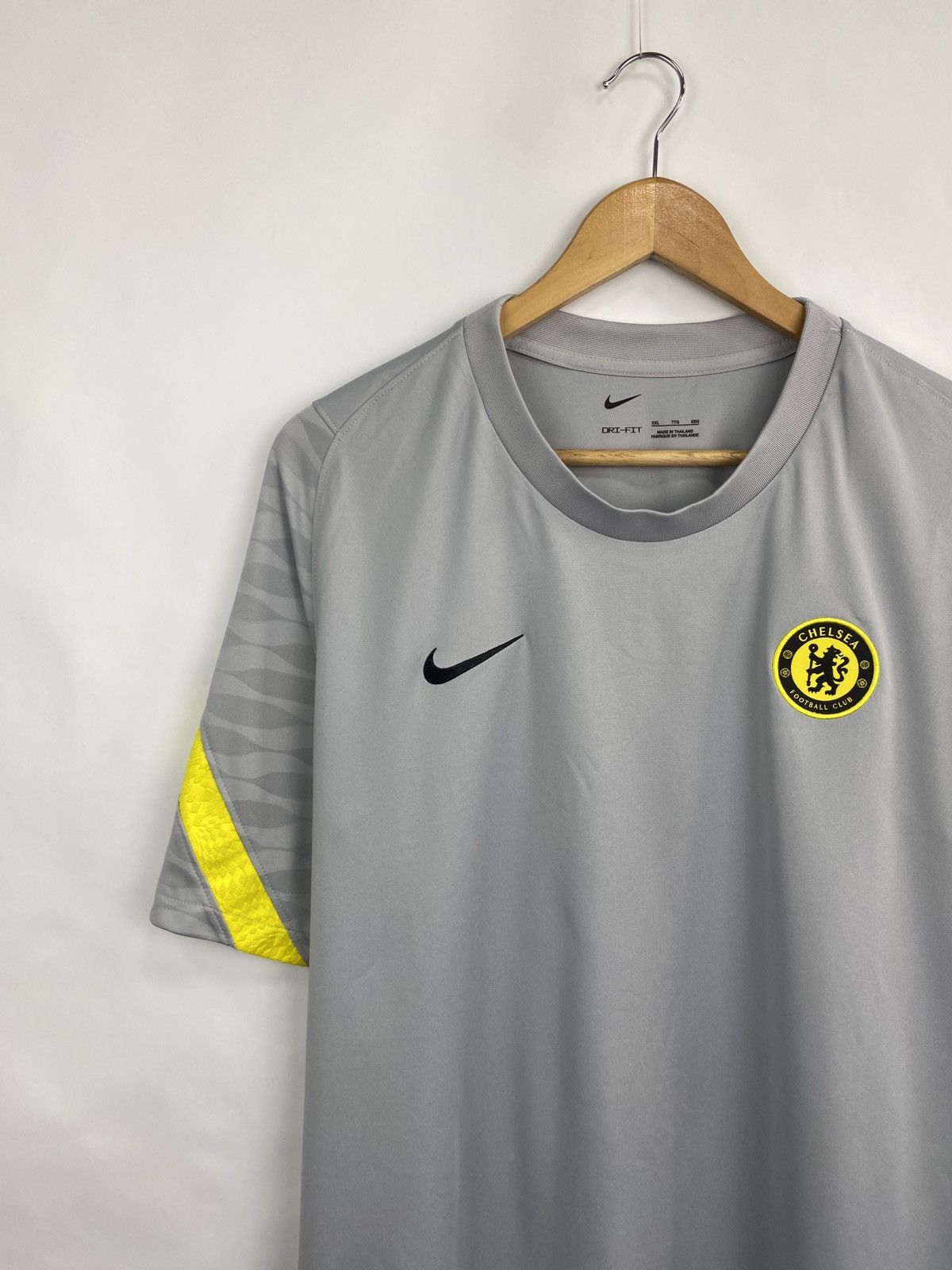 Chelsea Soccer 🏴󠁧󠁢󠁥󠁮󠁧󠁿 Y2K Nike Chelsea Soccer Jersey Training T-Shirt Rare Retro Size US XXL / EU 58 / 5 - 2 Thumbnail