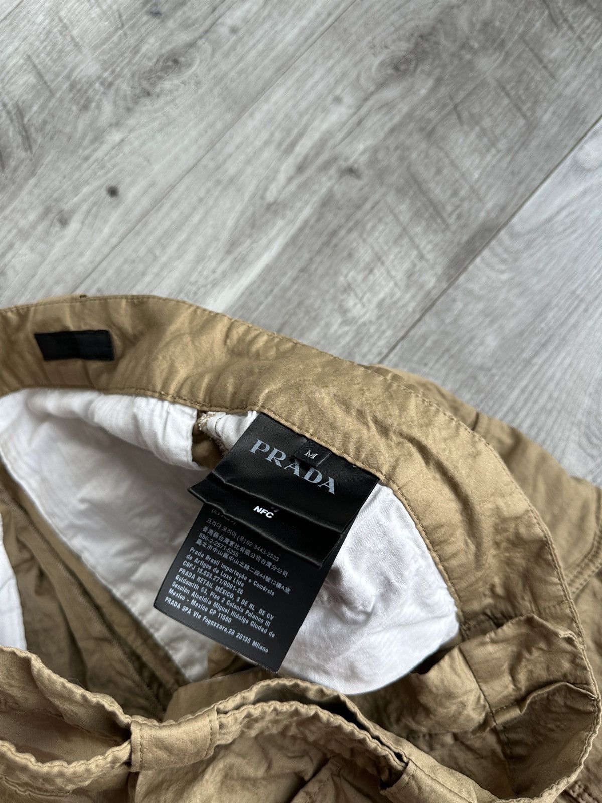 Prada Prada SS24 beige Cargo Men’s belted logo shorts Size US 32 / EU 48 - 5 Thumbnail