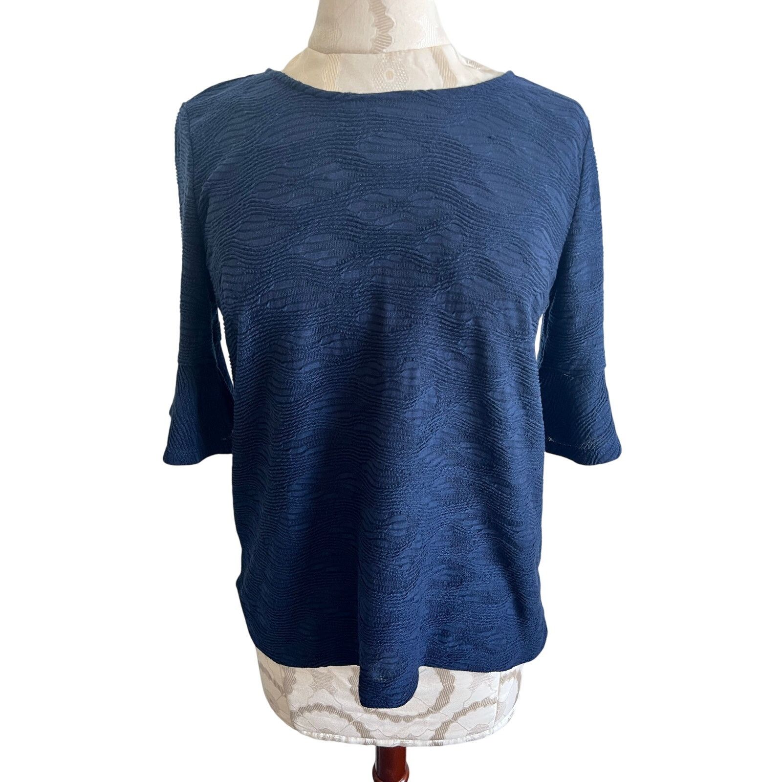 Loft Loft Outlet Textured 3/4 Length Bell Sleeve Blouse XS Size XS / US 0-2 / IT 36-38 - 1 Thumbnail