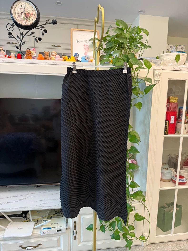 Issey Miyake Issey Miyake size:2 Black twill skirt Size 22" - 1 Thumbnail