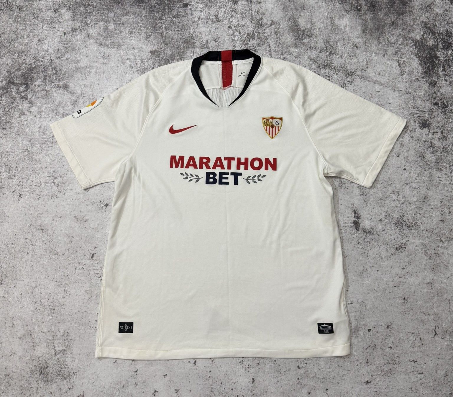 Nike SEVILLA 2019 2020 HOME FOOTBALL SHIRT SOCCER JERSEY NIKE XL Size US XL / EU 56 / 4 - 1 Thumbnail