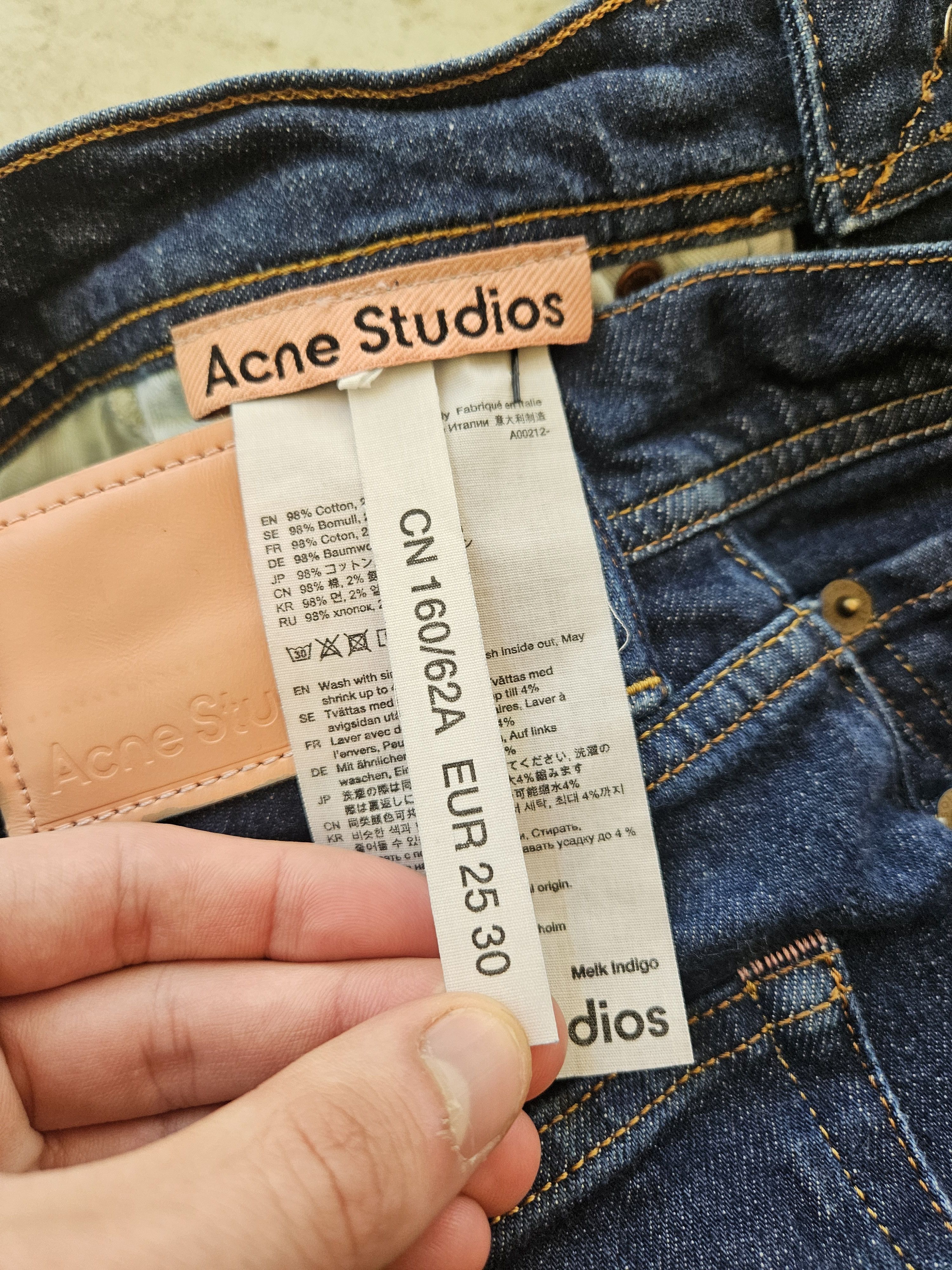 Acne Studios Melk Indigo Leather Back Patch Blue Denim Jeans Size 25" / US 0 / IT 36 - 9 Thumbnail