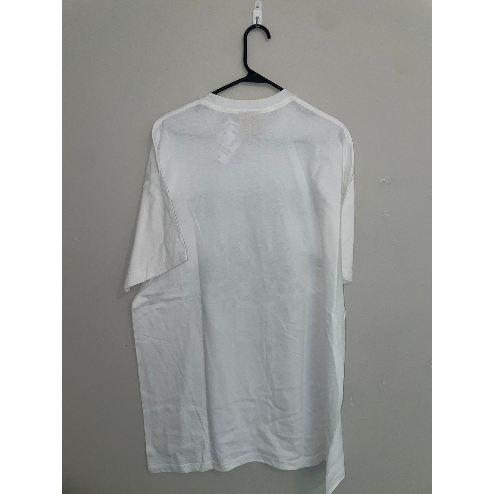 The Mountain Vintage Redemption Shirt Sword Griffin White Graphic Y2K XL Size US XL / EU 56 / 4 - 7 Thumbnail