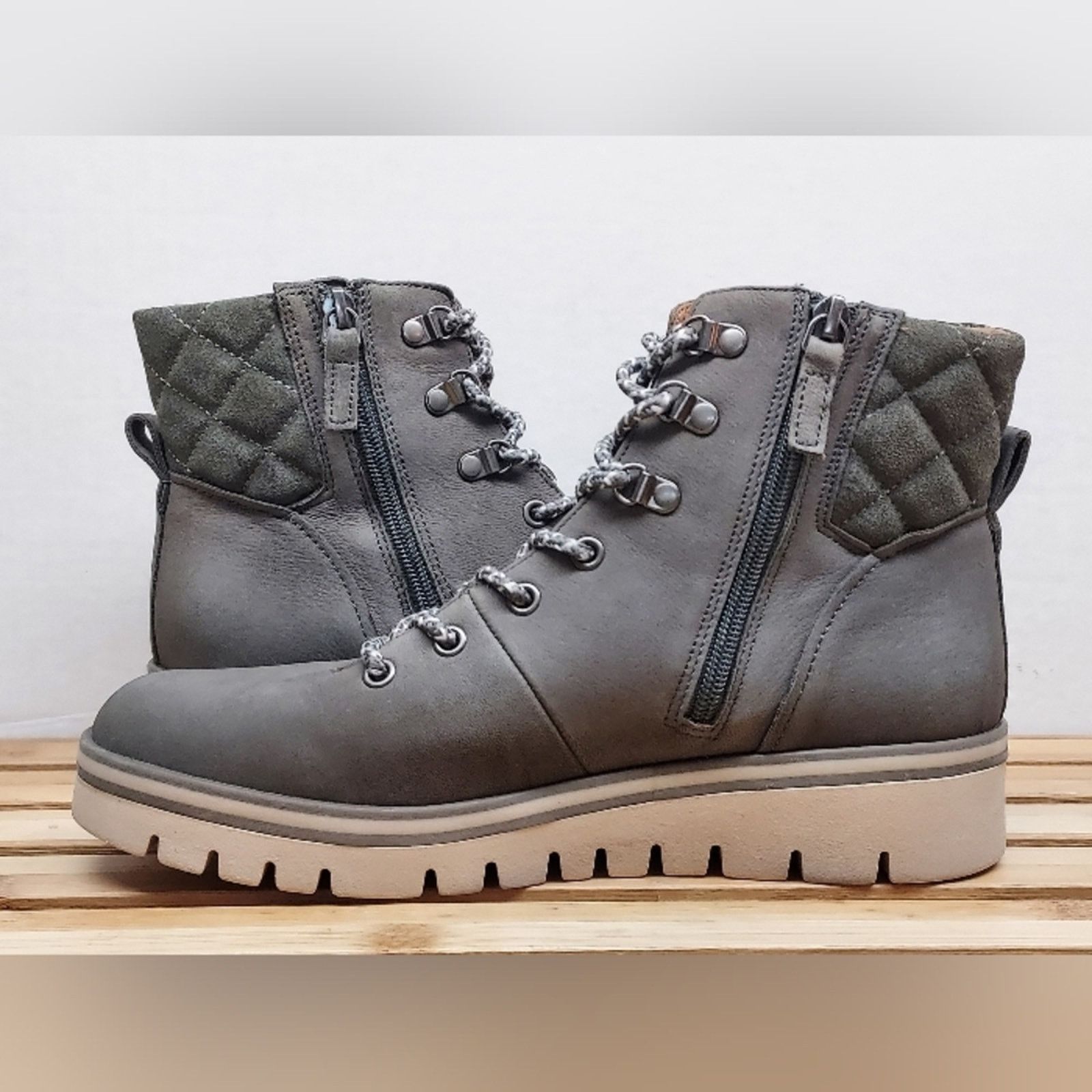 Unknown London Caslon Womens | Grey | Hanley Leather Ankle Zip Boots Size 9 Size US 9 / IT 39 - 8 Thumbnail