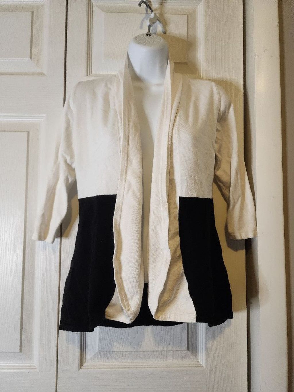 White House Black Market White House Black Market Color Block cardigan Size XXS / US 00 / IT 34 - 1 Thumbnail