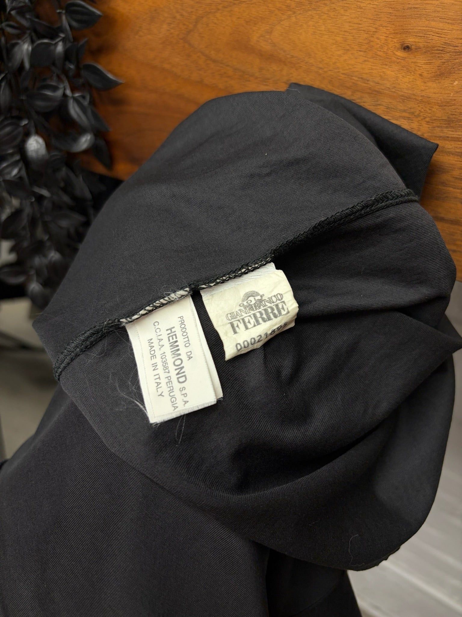 Gianfranco Ferre Gianfranco Ferre ‘Badge Logo’ Black Cotton Slim Cut Polo Size US S / EU 44-46 / 1 - 4 Thumbnail