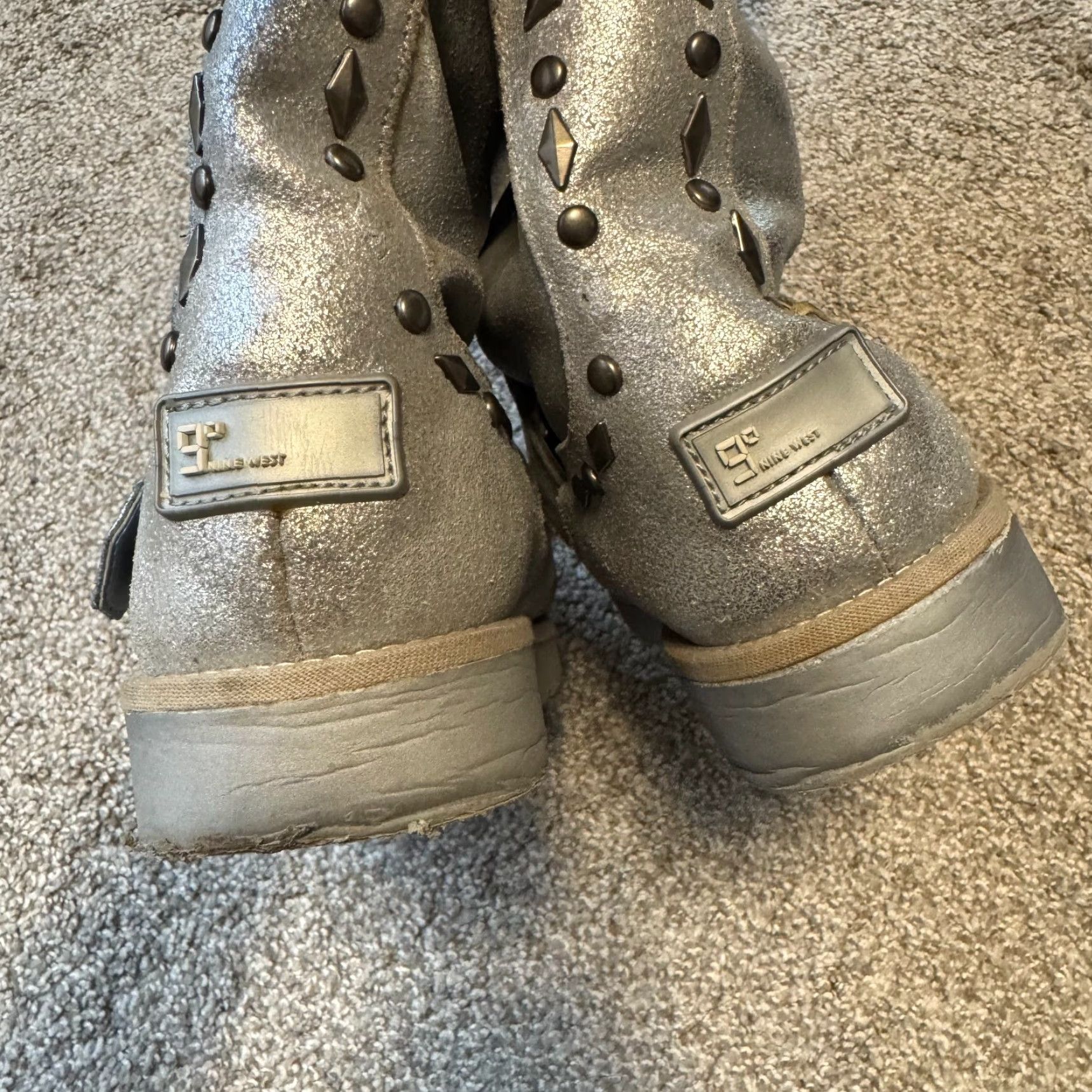 Nine West VINTAGE Nine West Snow Boot Women 7 Silver Leather Sherpa Fur Lined Y2K 90s Winter Boots Size US 7 / IT 37 - 5 Thumbnail
