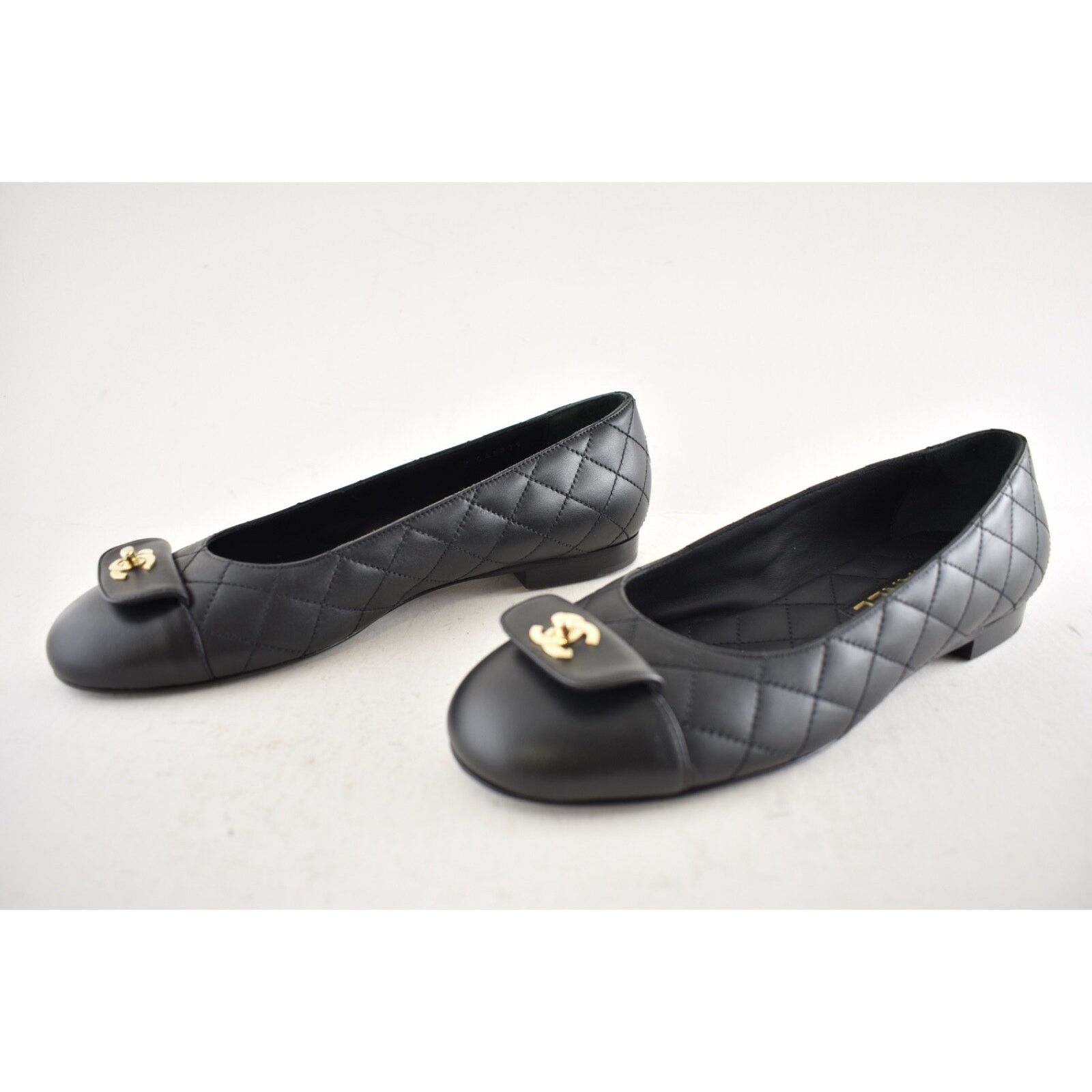 Chanel Chanel 23A Black Lambskin Leather Turnlock CC Quilted Size US 7 / IT 37 - 16 Thumbnail