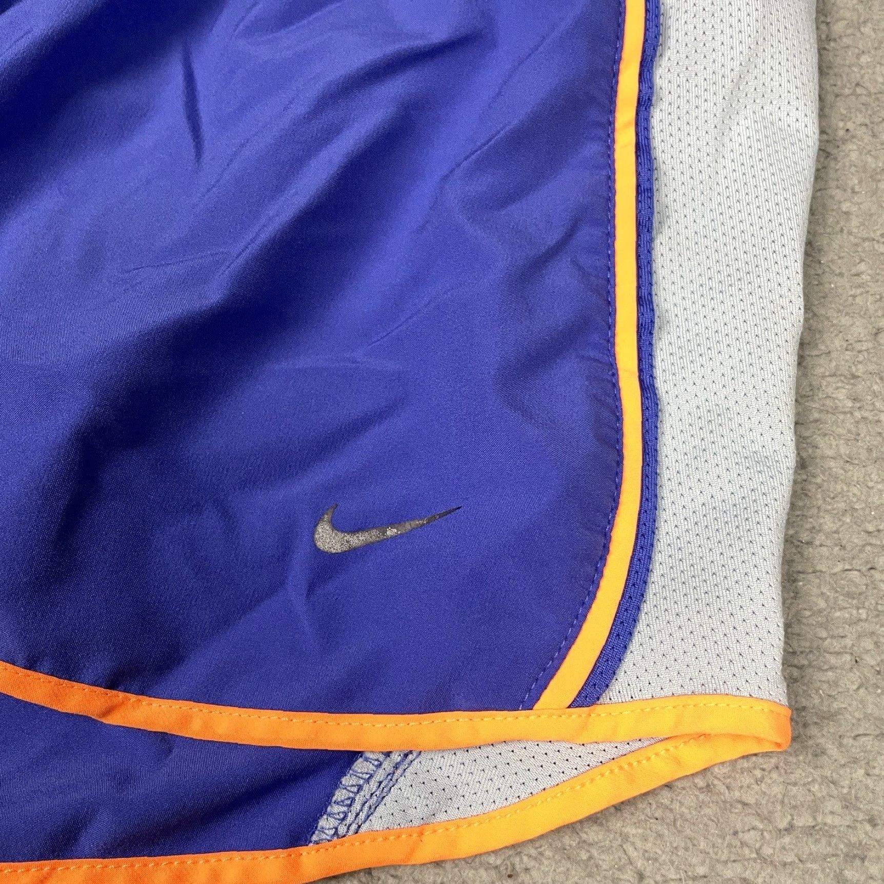 Nike VINTAGE Nike Dri Fit Womens Small Blue Elastic Waist Athletic Lined Shorts Run S Kid? Size 28" / US 6 / IT 42 - 5 Thumbnail
