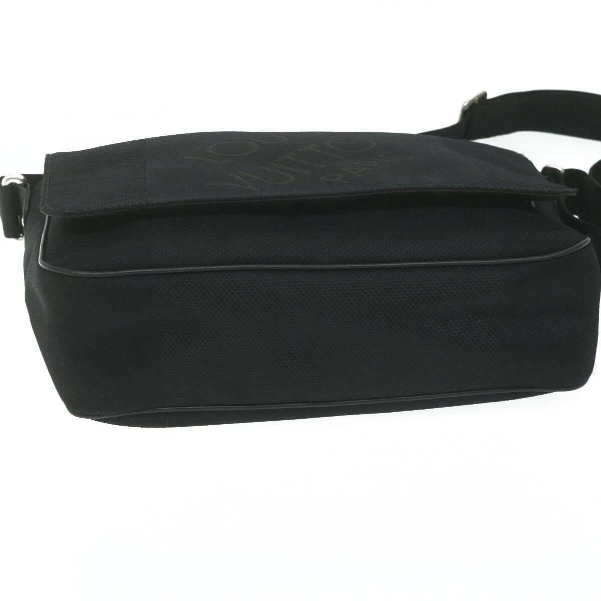 Louis Vuitton LOUIS VUITTON Damier Geant Petit Messenger Bag Black VI5008 Size ONE SIZE - 5 Thumbnail
