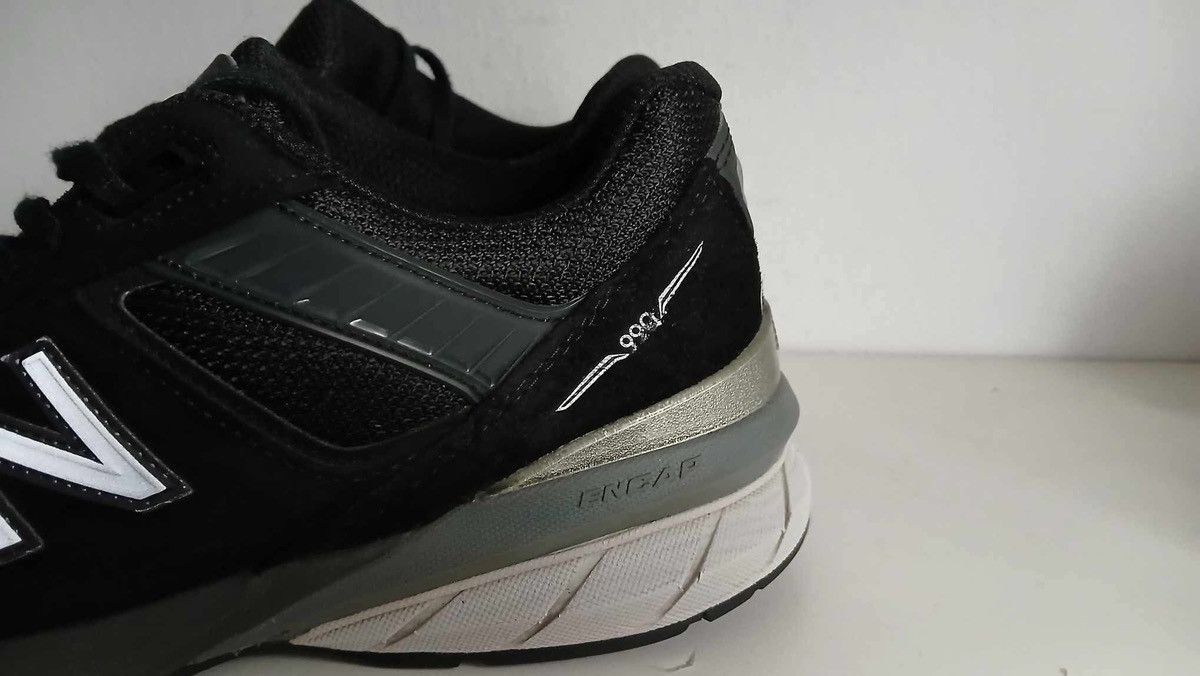 New Balance New Balance 990 V5 size 9 sneakers Size US 9 / EU 42 - 12 Thumbnail