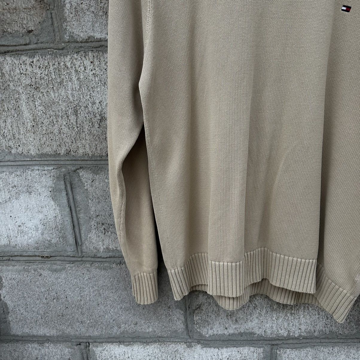 Tommy Hilfiger Vintage Tommy Hilfiger V Neck Knit Sweater Y2K 00s USA Size US XL / EU 56 / 4 - 3 Thumbnail