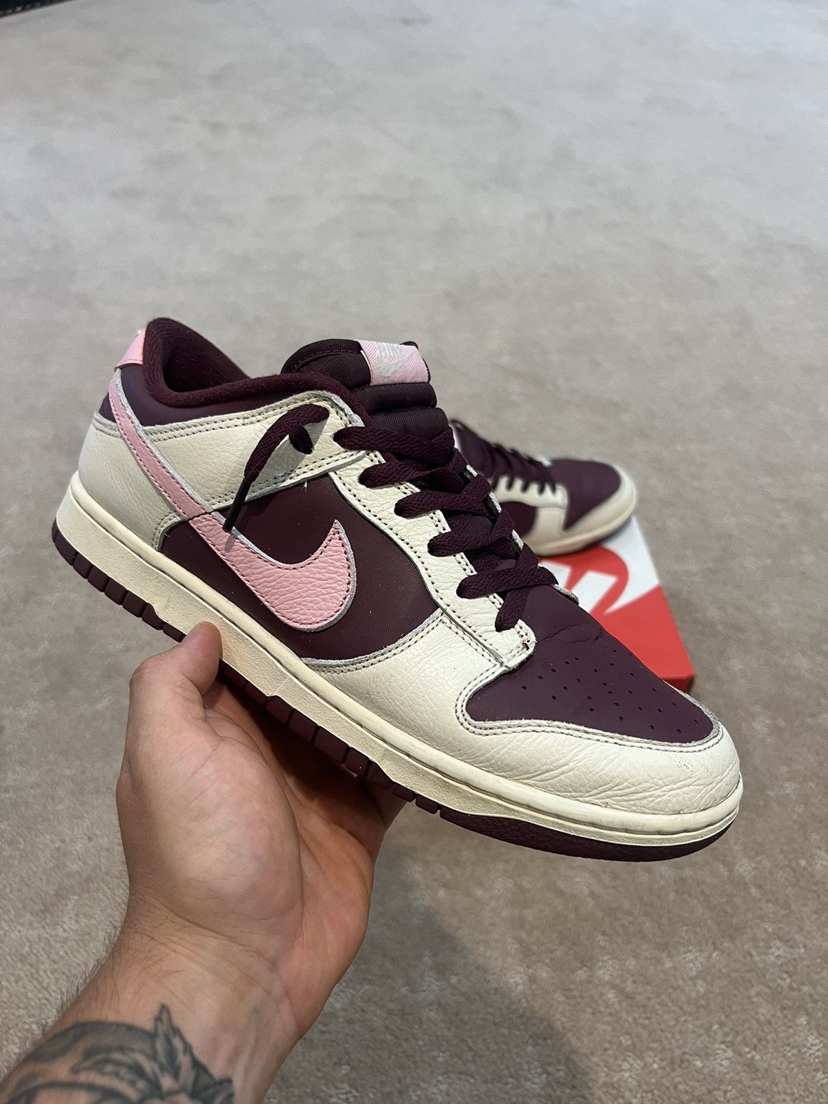 Jordan Brand × Nike Nike Dunk Low Valentines, Dunk Low Retro PRM Size US 10 / EU 43 - 5 Thumbnail