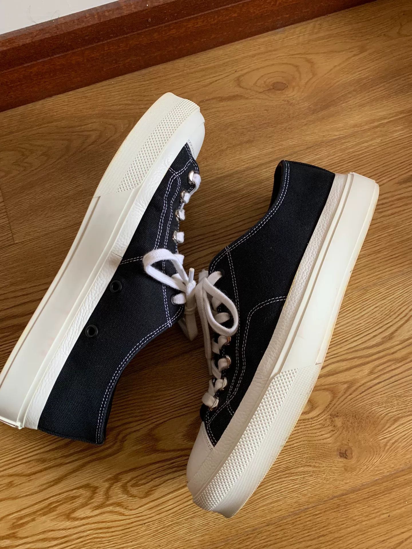 Givenchy Givenchy Black Low-Top Canvas Shoes Size US 7 / EU 40 - 1 Thumbnail