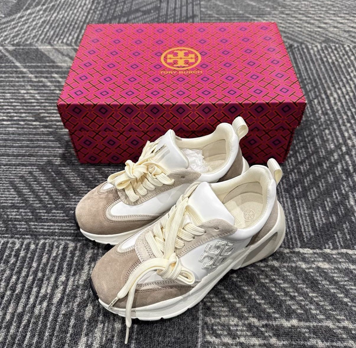Tory Burch Tory Burch Good Luck Low-top Fashion Sneakers J42 Size US 5 / IT 35 - 1 Thumbnail