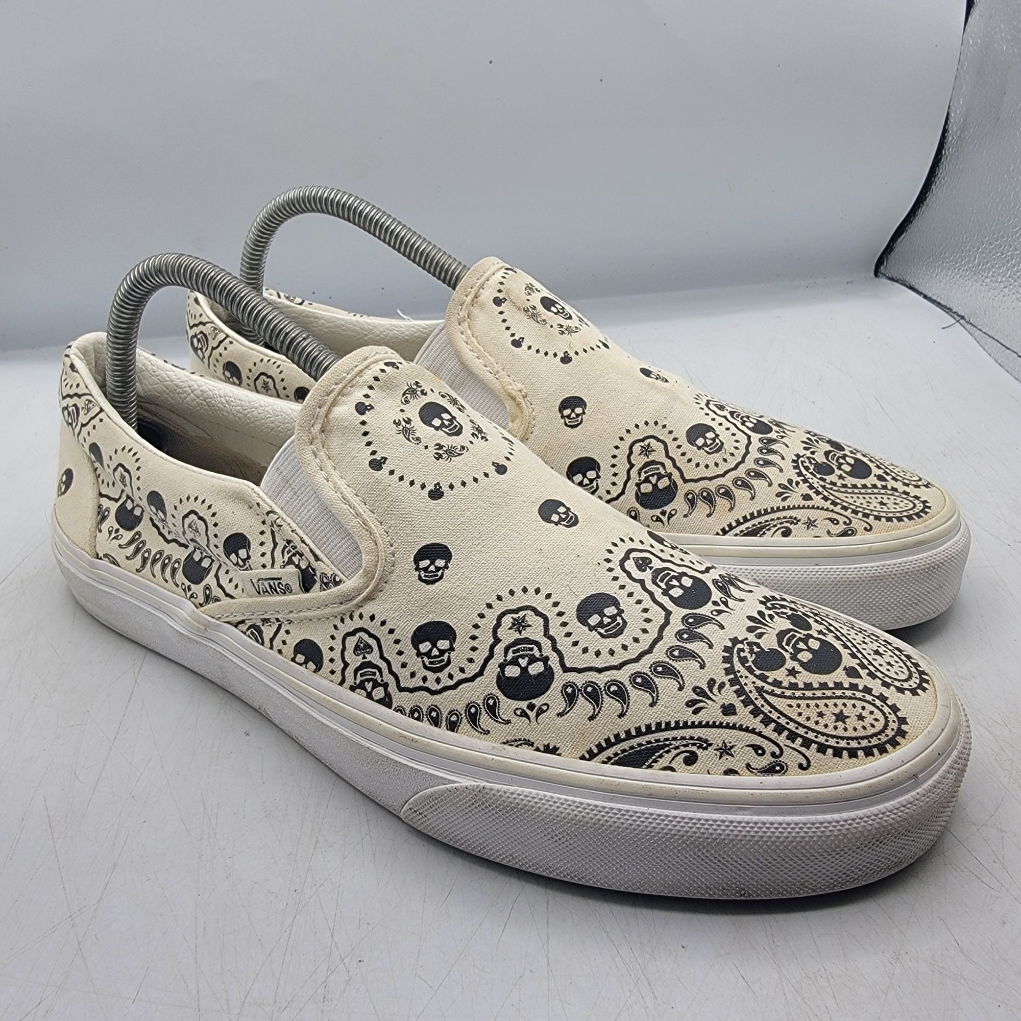 Vans Classic Slip On Skull Bandanna Mens White Low Top Can