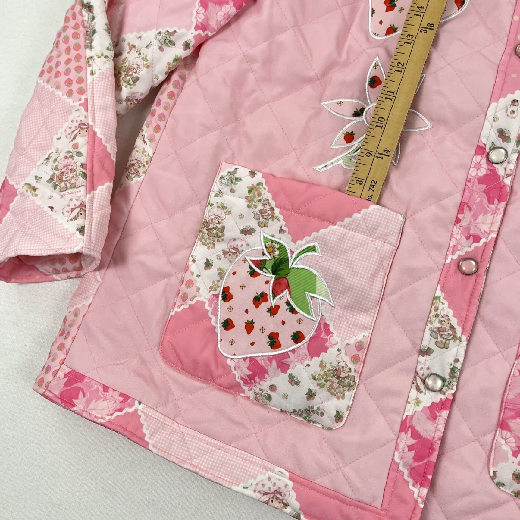 Dolls Kill Dolls Kill x Strawberry Shortcake Jacket Womens Small Pink Quilted Extra Serving Quilted Jacket Style Pocket Collared Lightweight Vintage: No Size S / US 4 / IT 40 - 7 Thumbnail