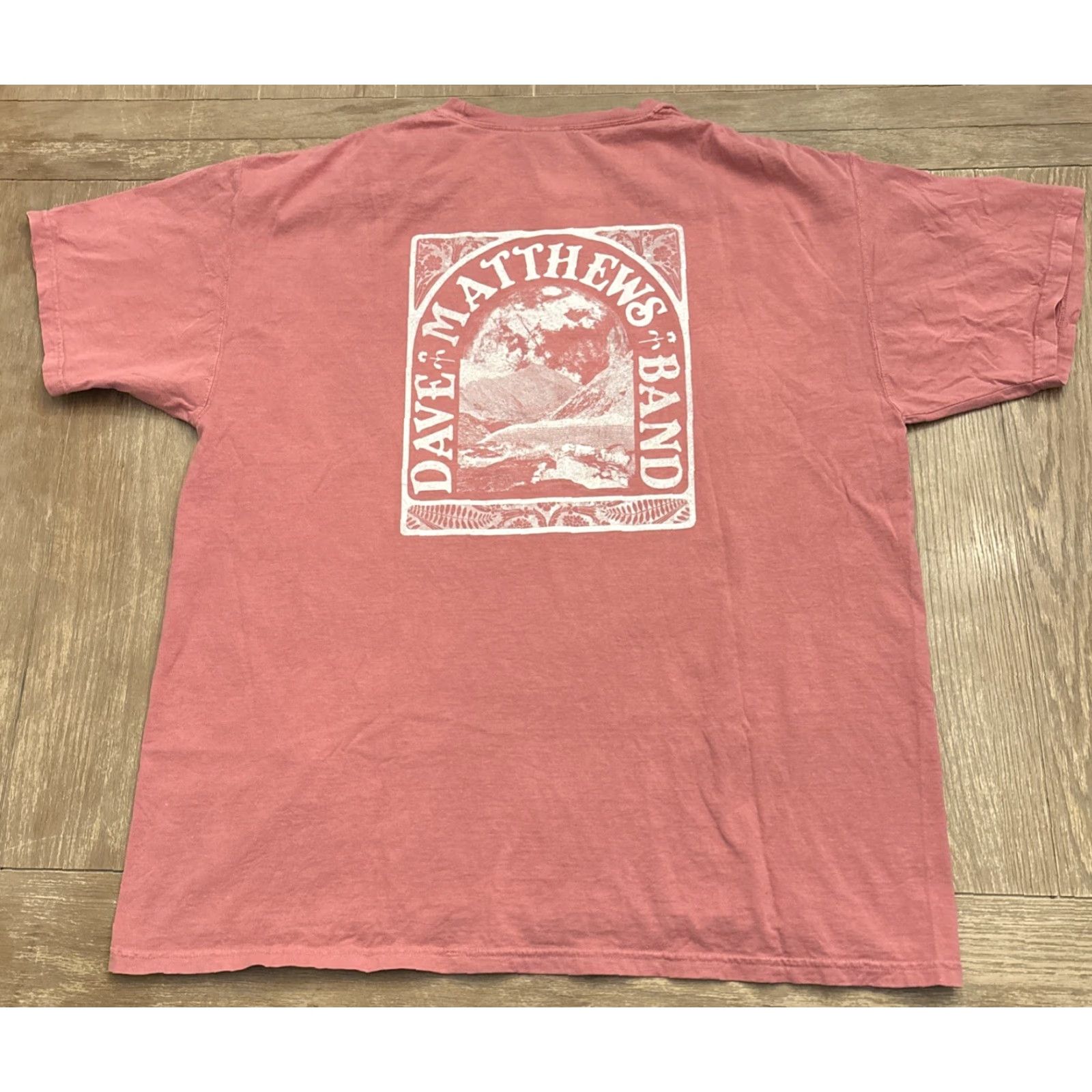 Vintage VINTAGE Dave Matthews Band Landscape Graphic Shirt XL Official Salmon Men Men’s XL Crew Neck Short Sleeve Graphic Print Music Band Theme All Seasons Size US XL / EU 56 / 4 - 4 Thumbnail