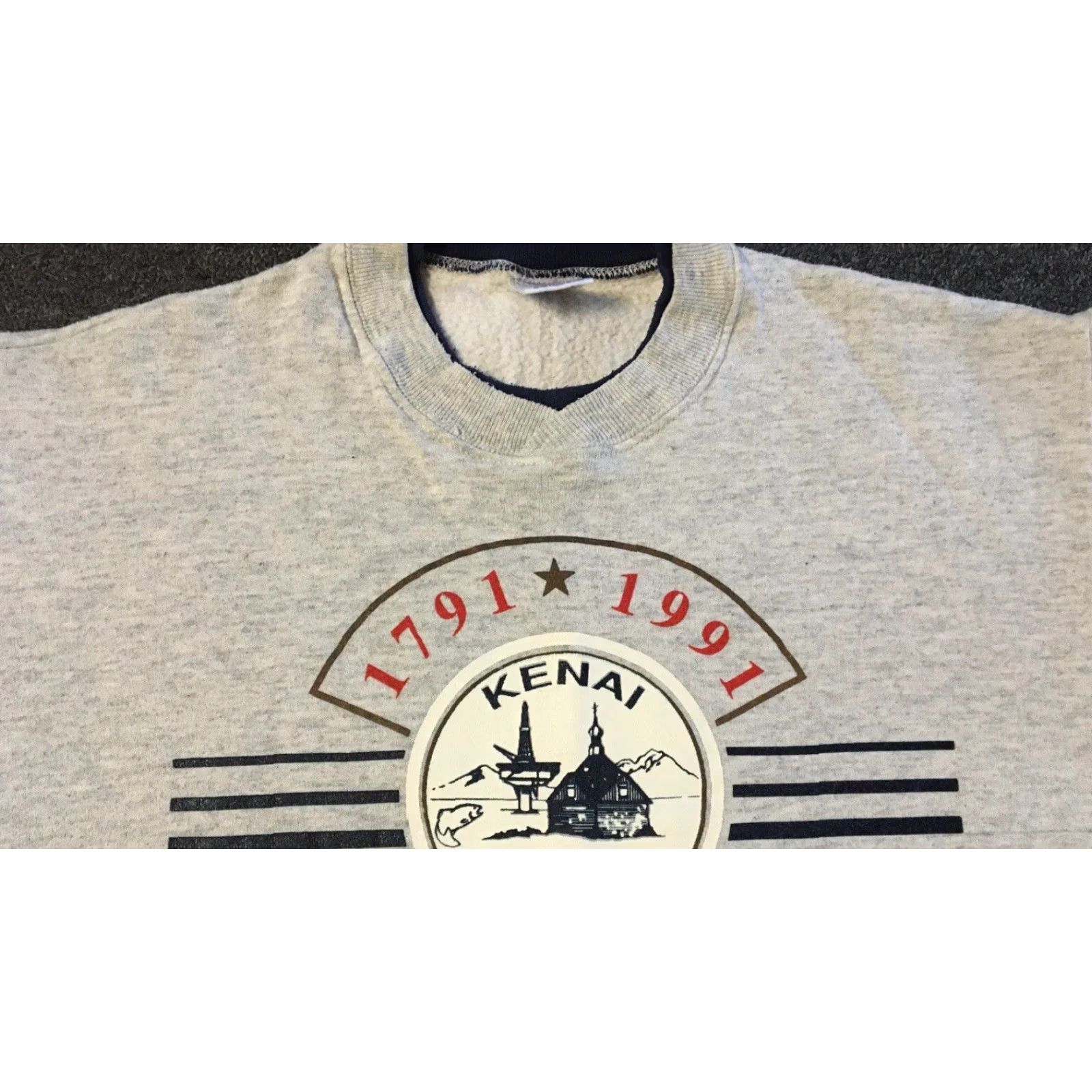 Vintage VINTAGE 90s Kenai Alaska Bicentennial Faded Sweatshirt Gray M USA College University Grunge Pullover Hoodie Pockets Mens Size US M / EU 48-50 / 2 - 6 Thumbnail