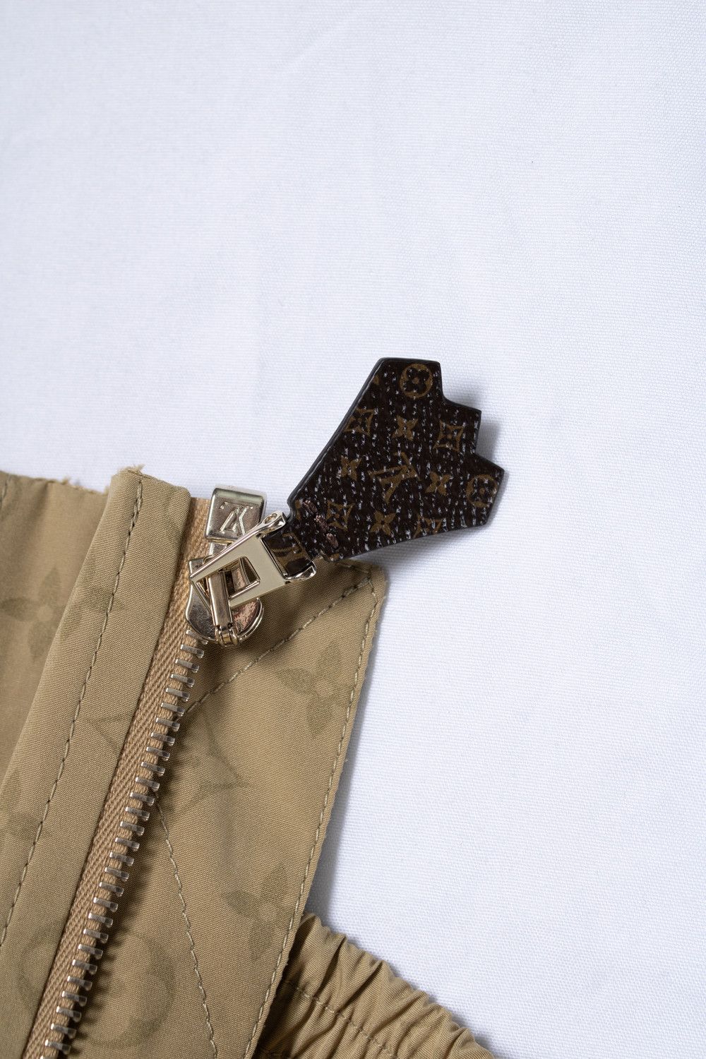 Louis Vuitton Louis Vuitton, Beige monogram bomber Size S / US 4 / IT 40 - 9 Thumbnail