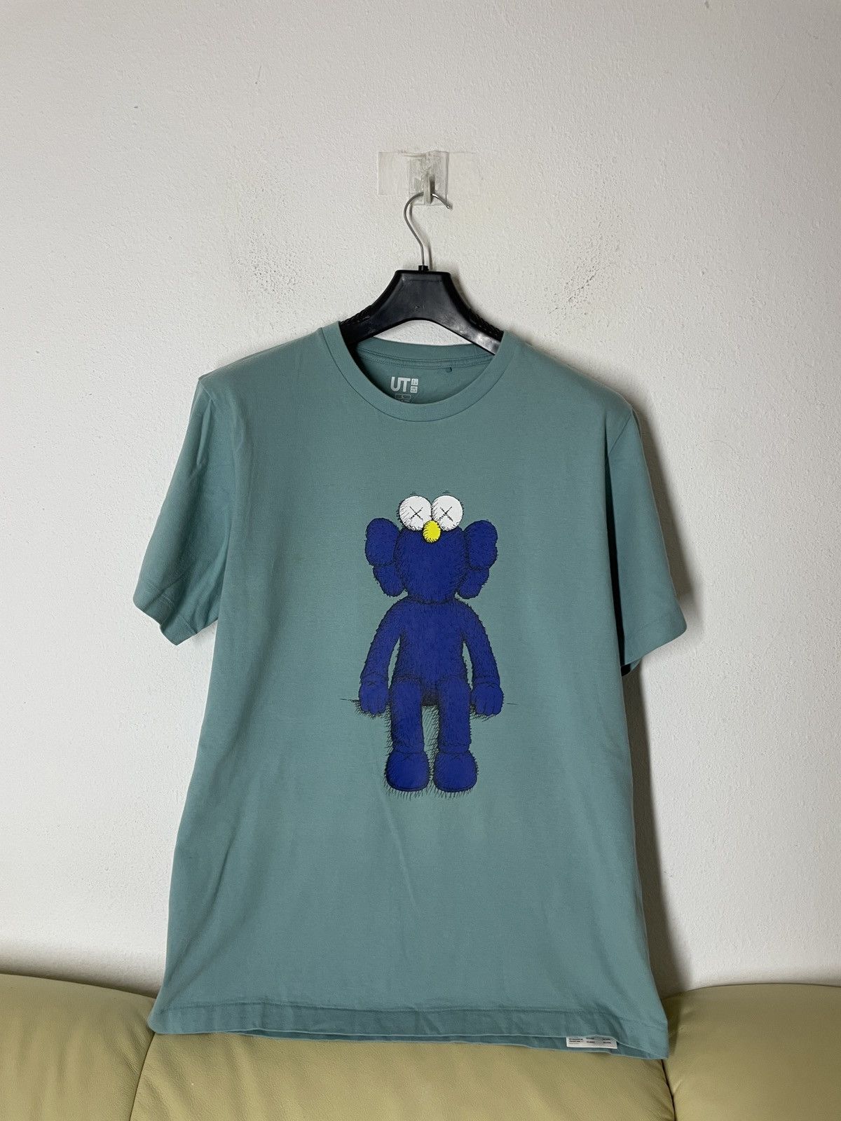 Kaws × Uniqlo Uniqlo X Kaws T Shirt tee Size US L / EU 52-54 / 3 - 1 Thumbnail