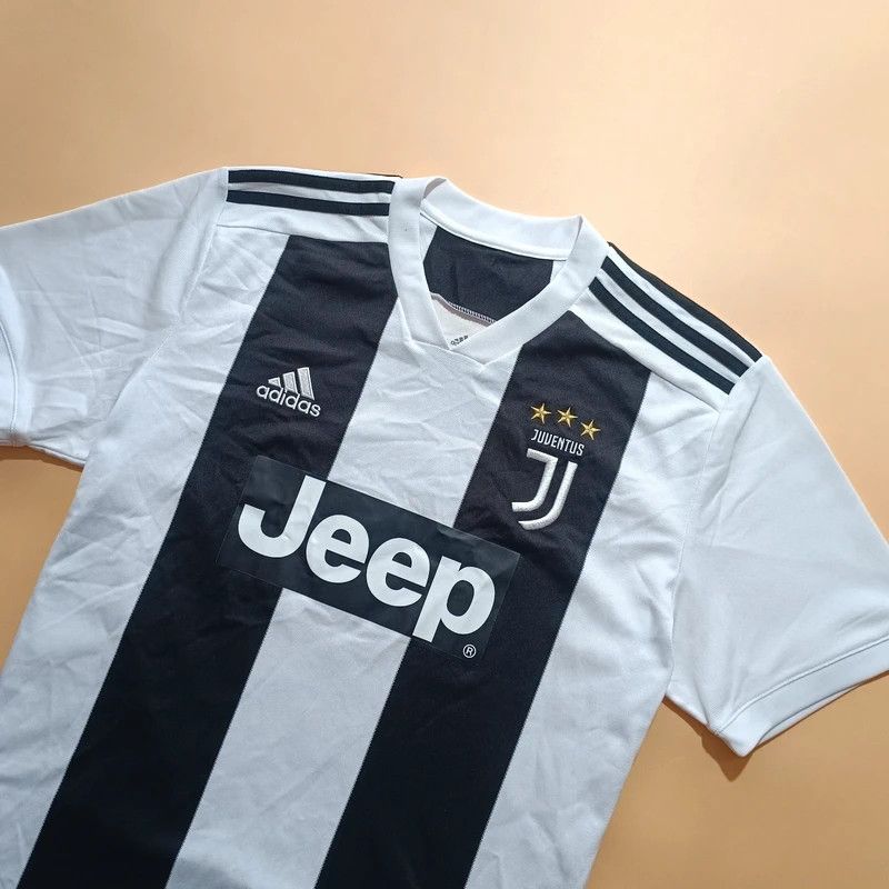 Adidas Juventus Ronaldo CR7 Jersey 2018-2019 Home Shirt Adidas L Size US L / EU 52-54 / 3 - 10 Thumbnail
