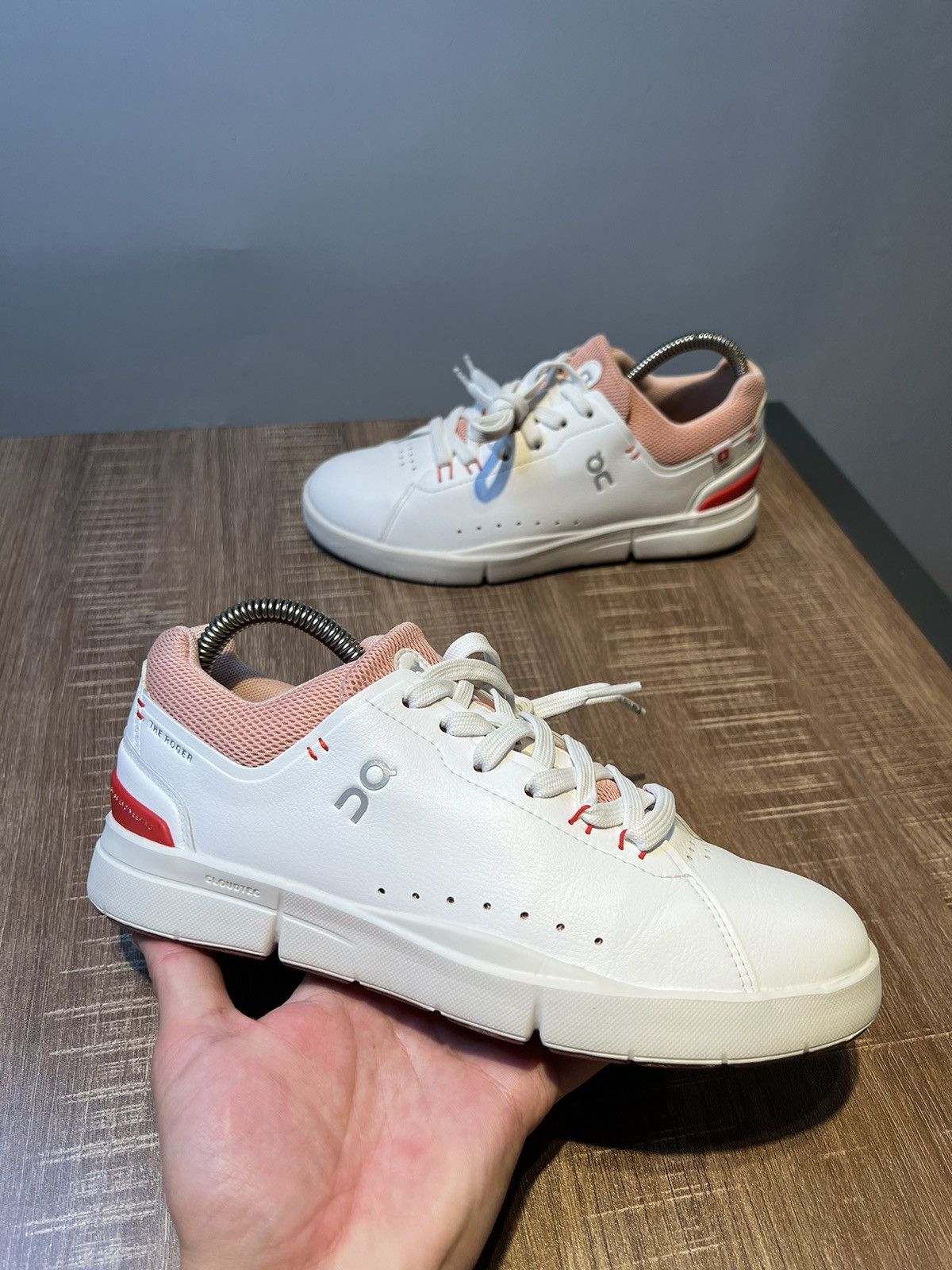 On On Cloud The Roger Advantage Womens Athletic Size 7 White Size US 7 / IT 37 - 1 Thumbnail