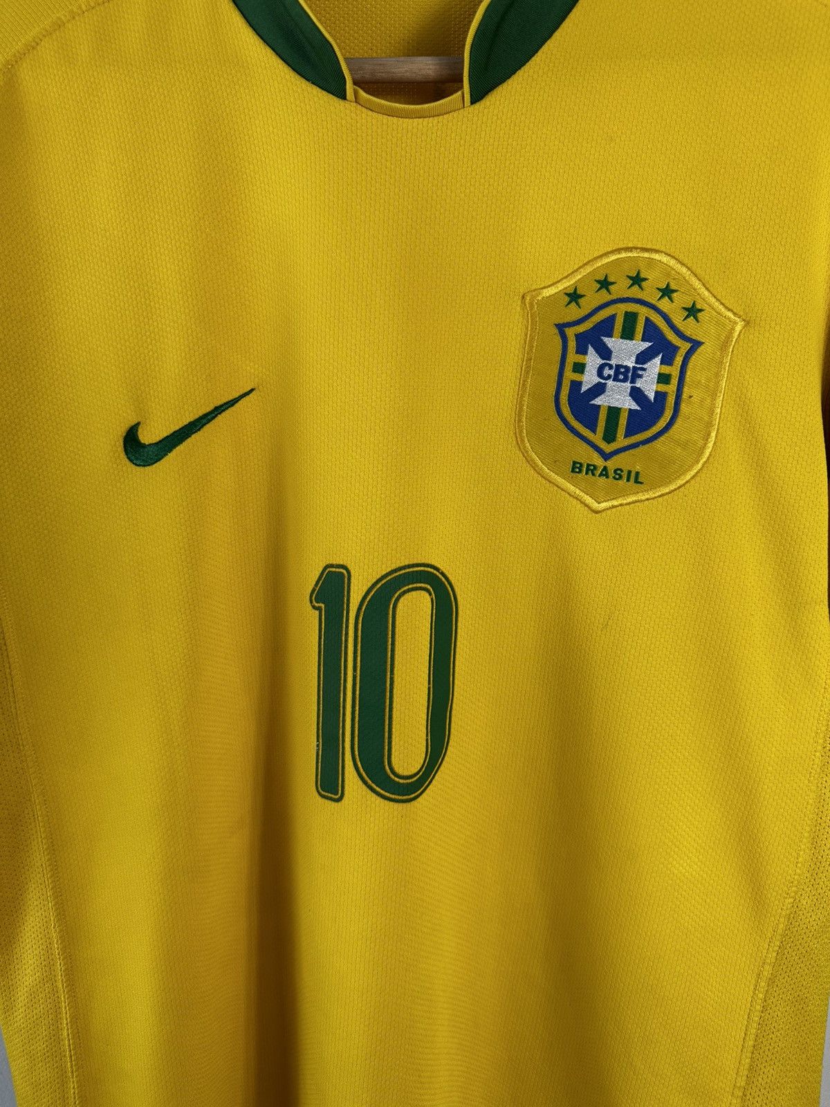 Nike Vintage Nike Brazil 2004/06 Home Jersey Ronaldinho #10 Size US M / EU 48-50 / 2 - 3 Thumbnail