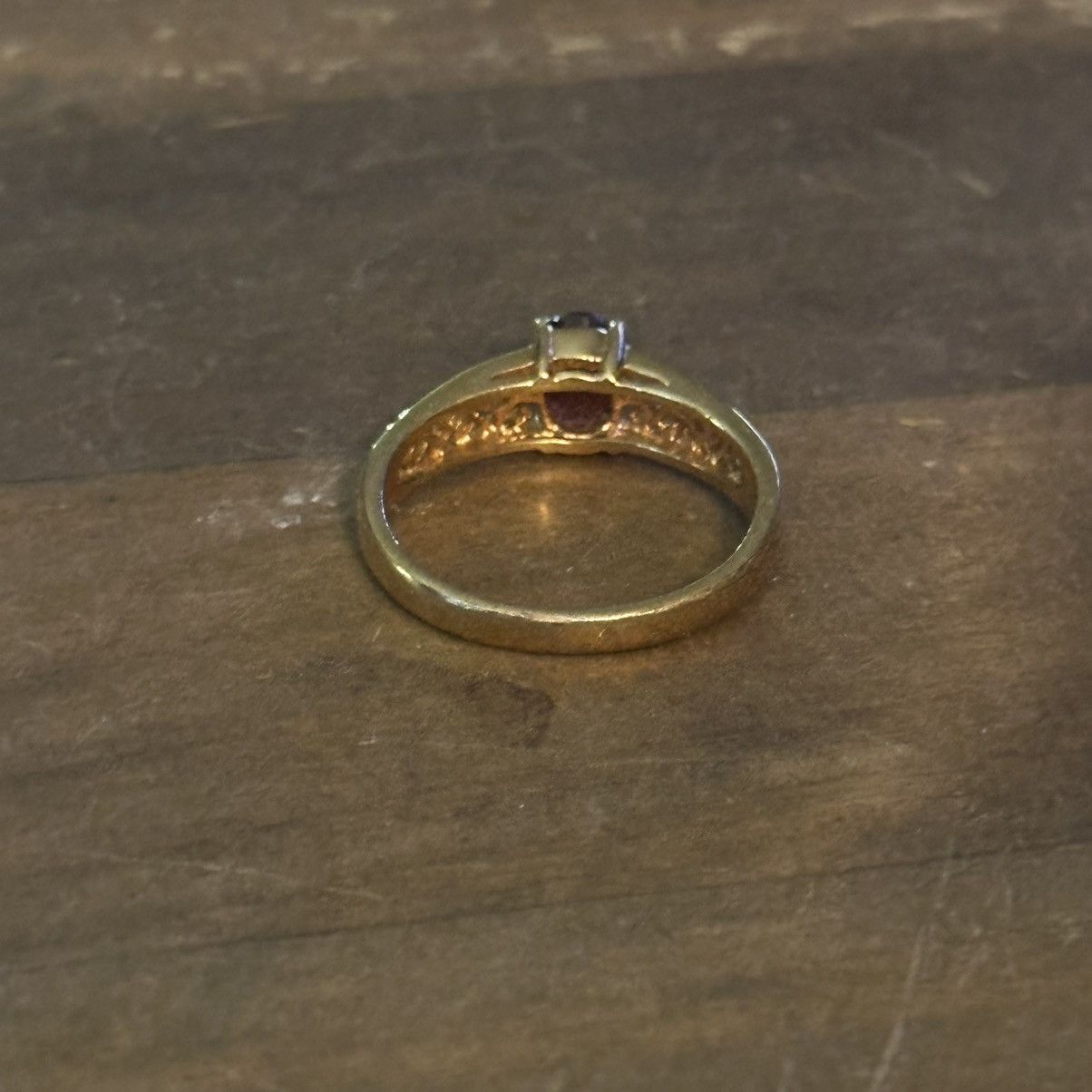 Other Gold tone filigree red gemstone ring Size ONE SIZE - 5 Thumbnail