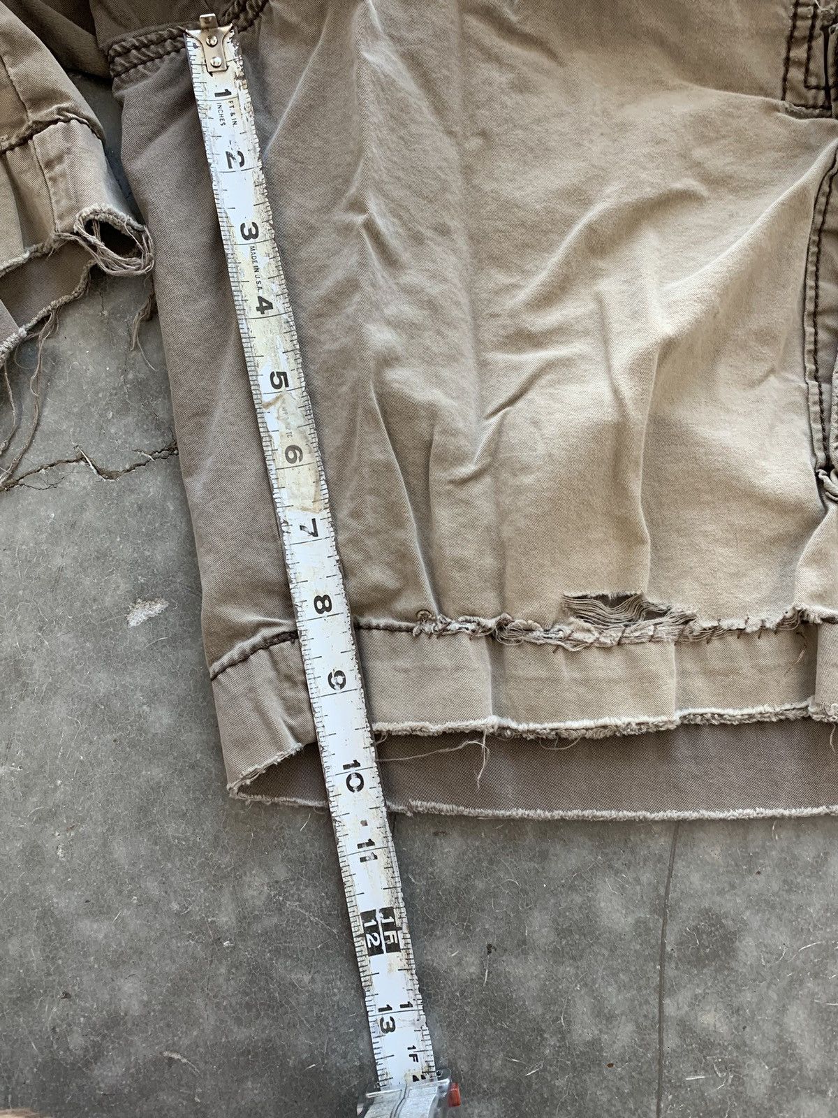 Vintage Vintage Y2K Thrashed Faded Brown Cargo Shorts Size US 32 / EU 48 - 12 Thumbnail