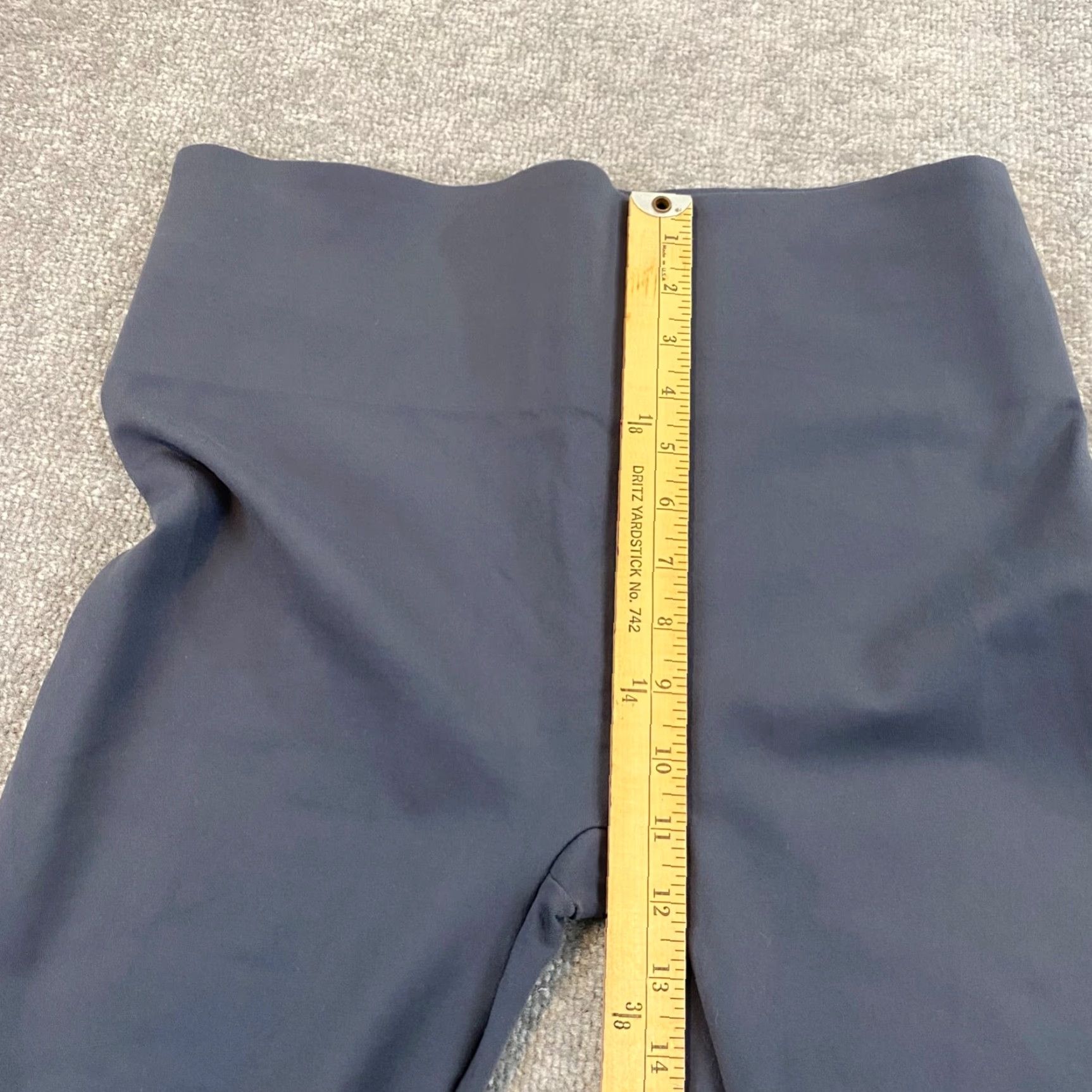 Spanx VINTAGE? No — Spanx Essential Leggings Womens XL Gray Capris High Waisted Workout Light FL1415 Size 40" / US 18 - 6 Thumbnail