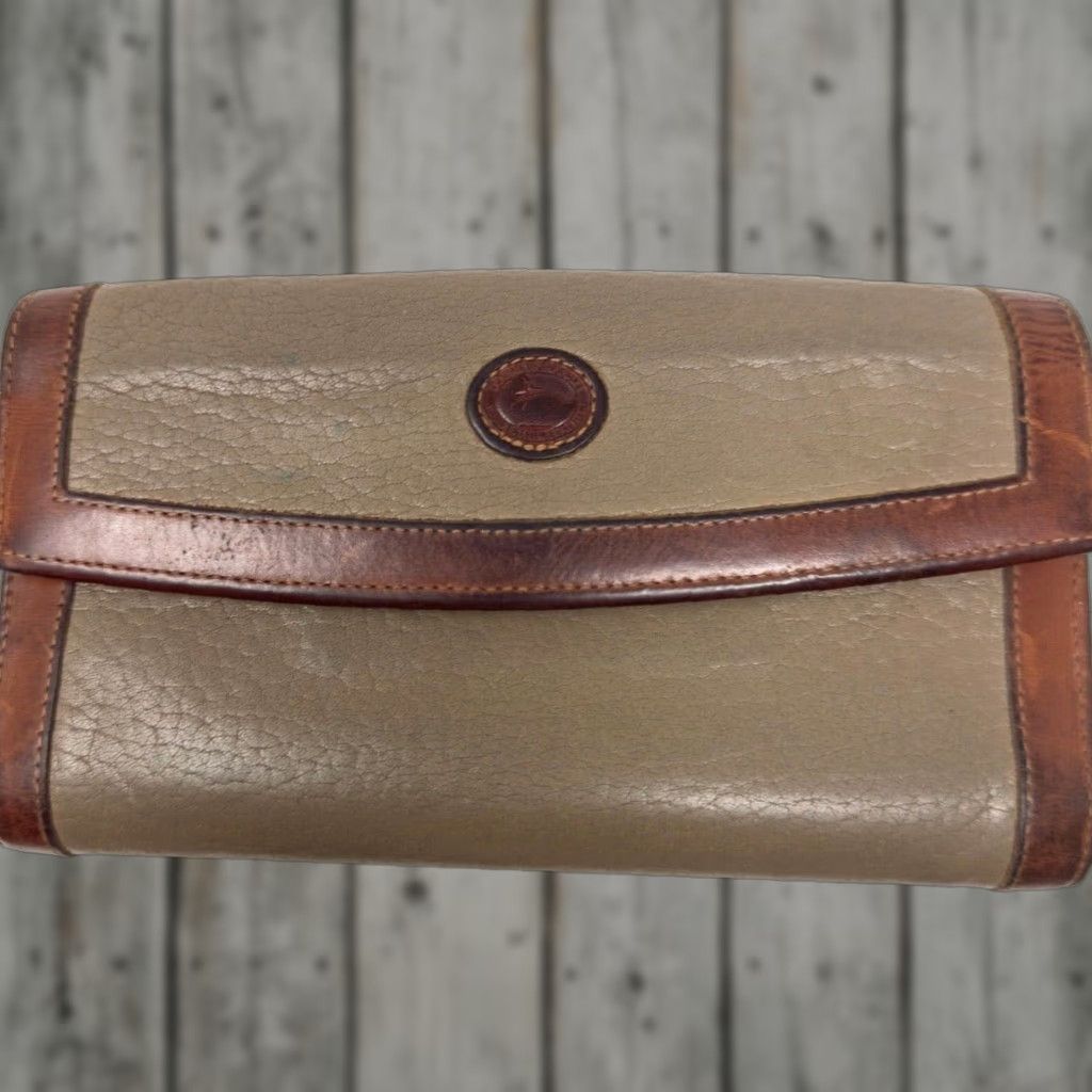 Dooney & Bourke VINTAGE Dooney & Bourke Wallet Shirt? Size ONE SIZE - 1 Thumbnail
