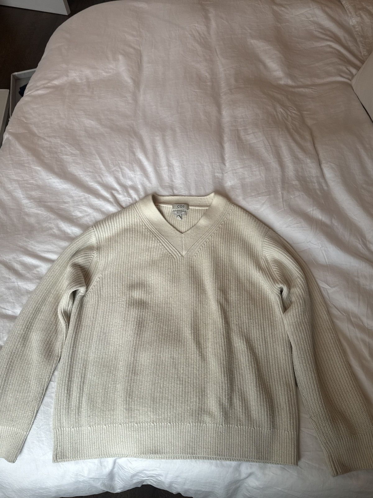 Cos Cos v-neck sweater Size US XL / EU 56 / 4 - 1 Thumbnail