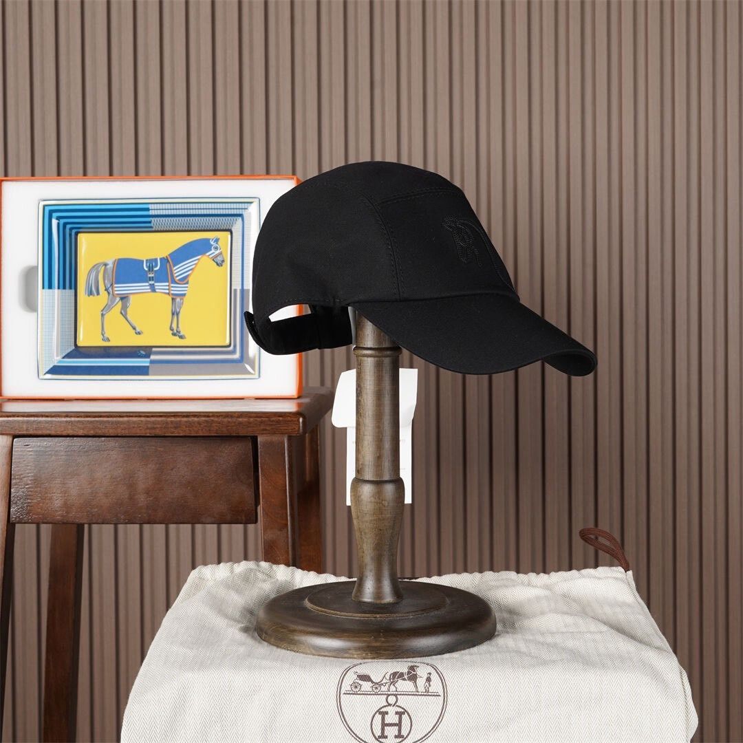 Hermes Hermes Baseball Cap with Leather Detail Size ONE SIZE - 1 Thumbnail