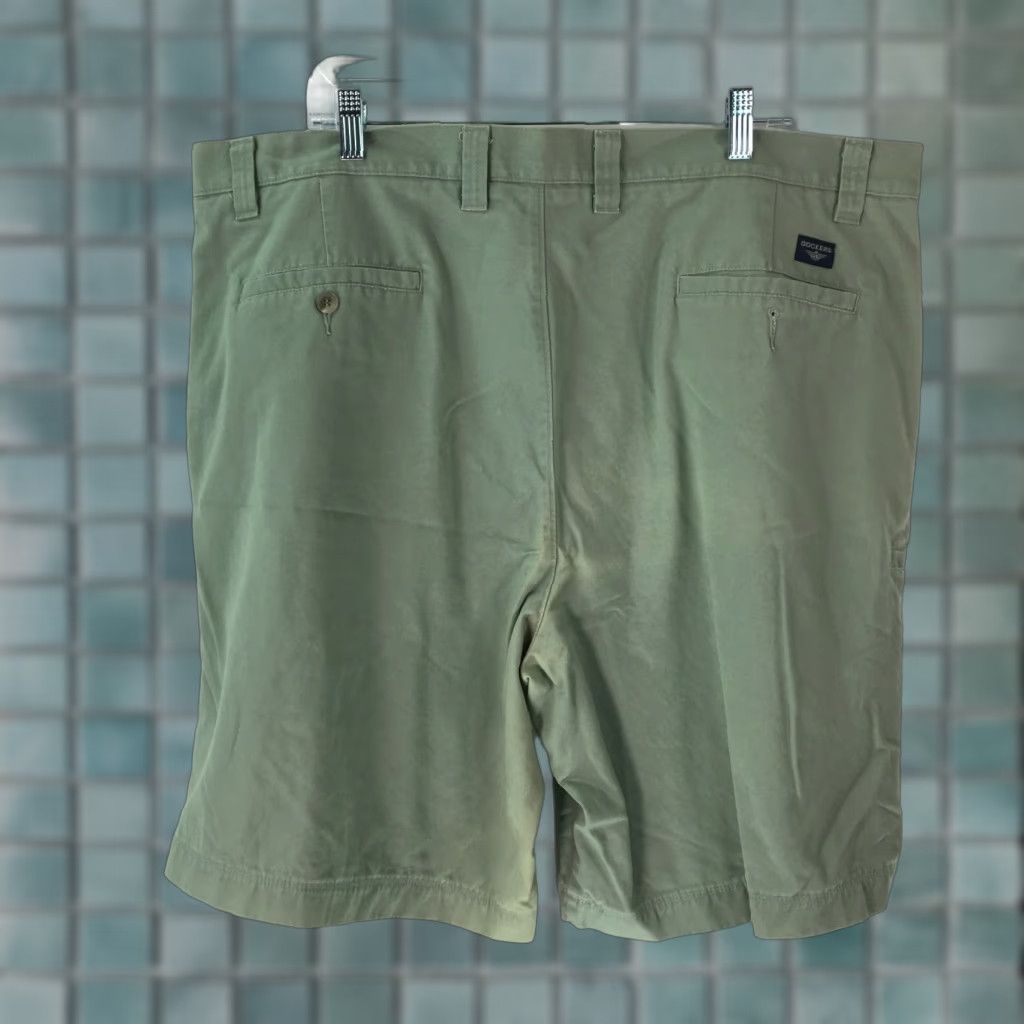 Dockers Dockers Mens Relaxed Fit Short Green Chino Short Size 42 Casual 4 Pocket Belt Loops Flat Front Rise High 9 In Inseam 9 in Mens Size US 42 / EU 58 - 1 Thumbnail