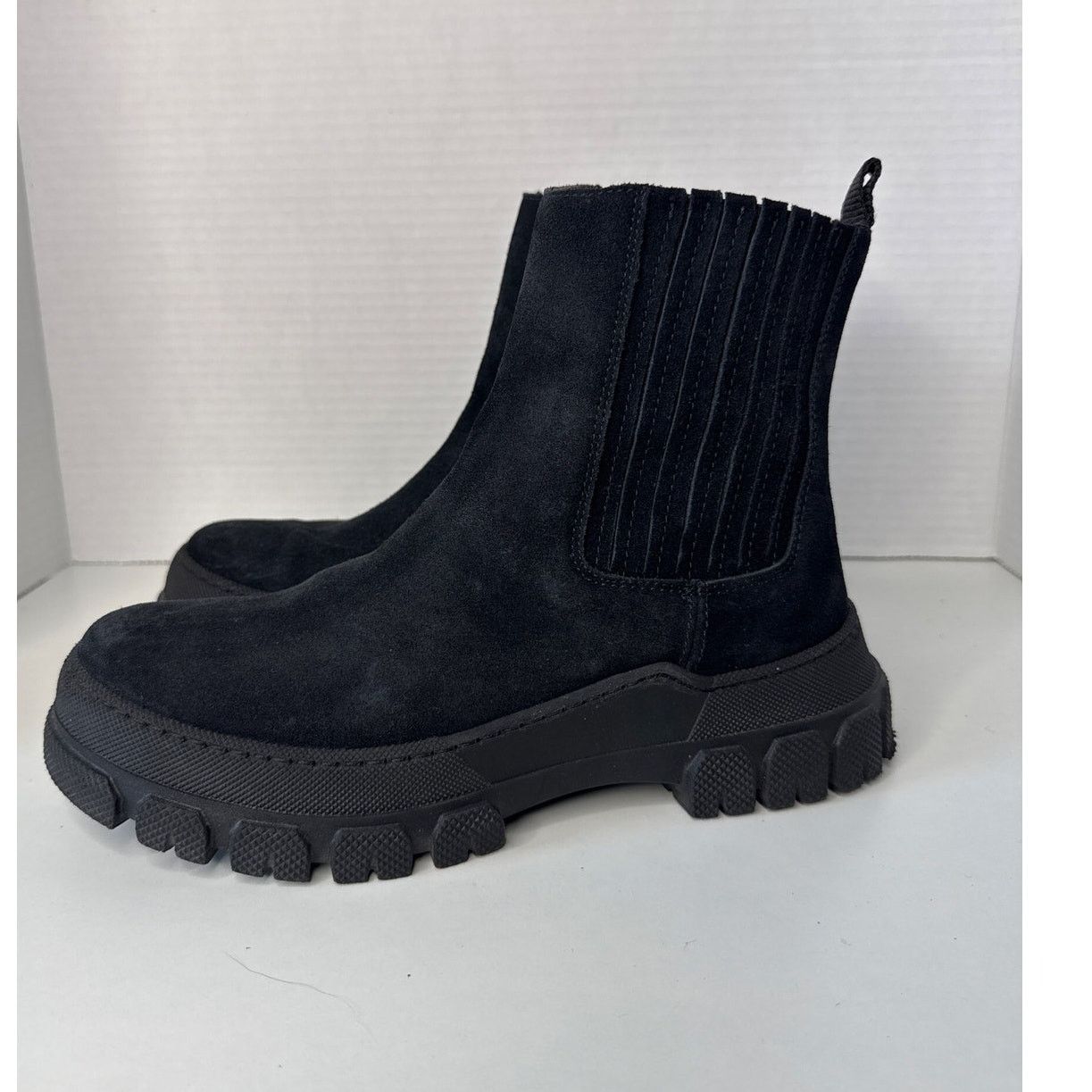Other Boemos Suede Platform Chelsea Boots Lug Sole Italy size 37 Size US 6.5 / IT 36.5 - 3 Thumbnail