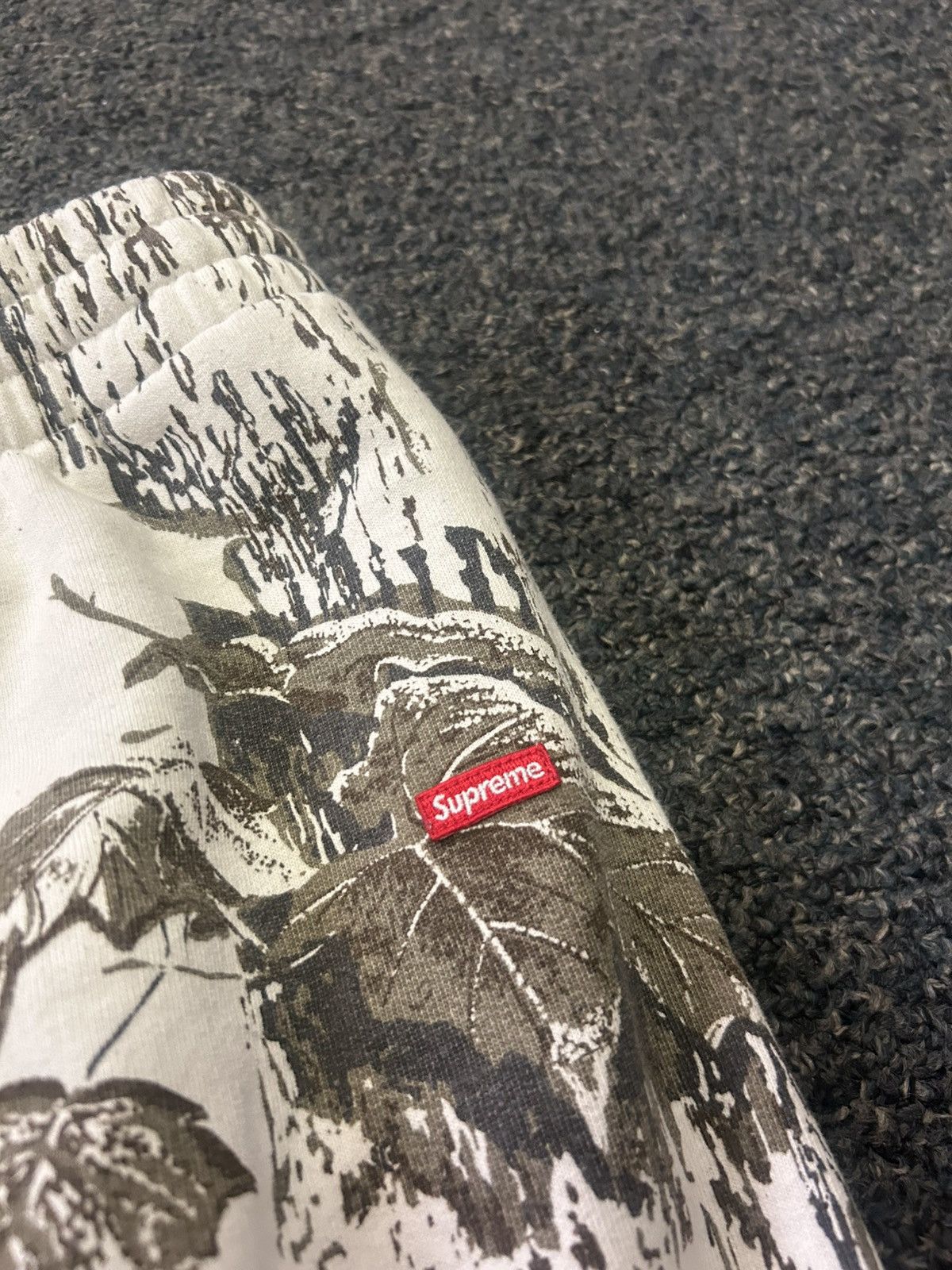 Supreme Supreme Camo Cuffed Sweats (SS24) Size US 32 / EU 48 - 2 Thumbnail