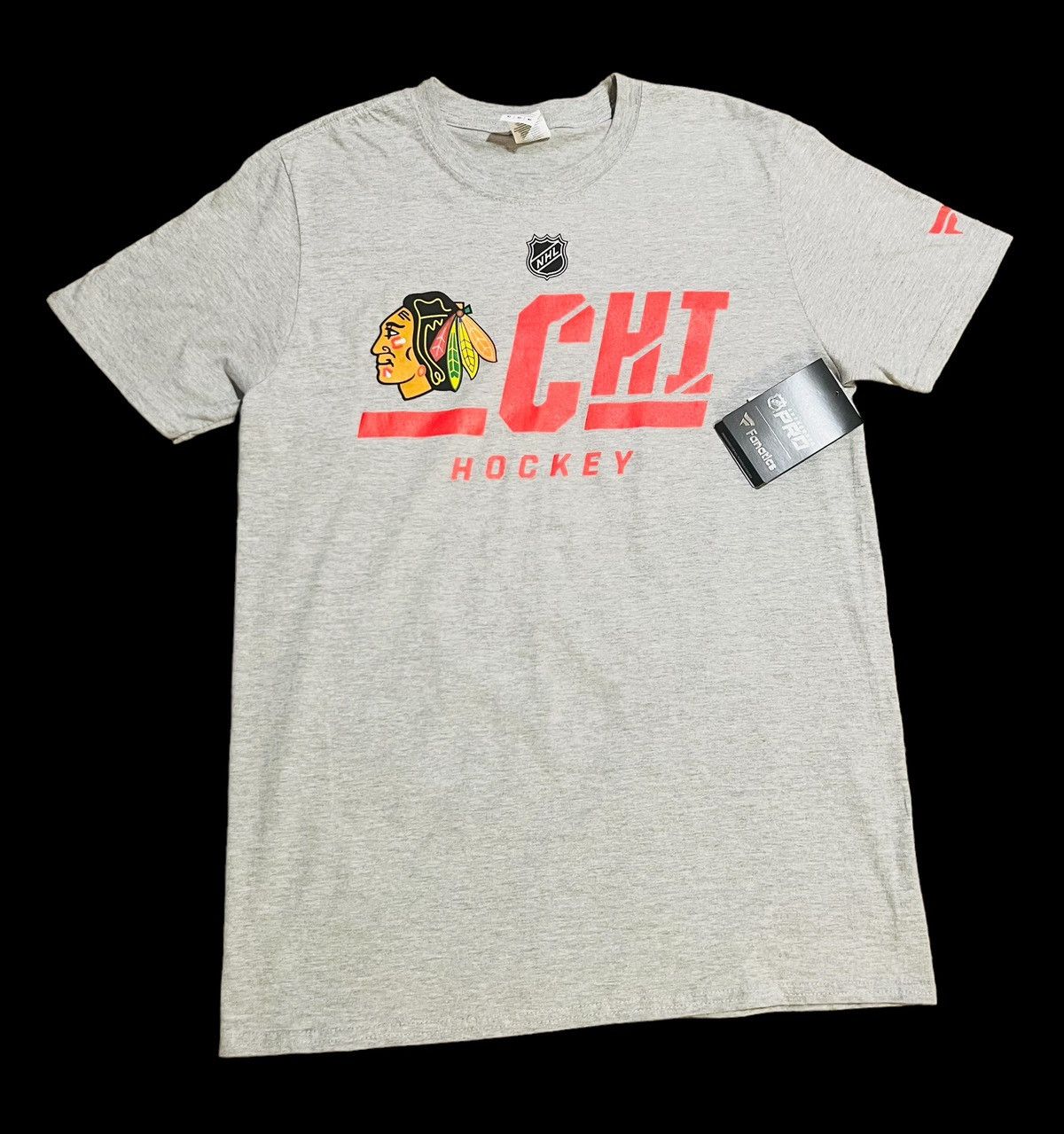 Other Chicago Blackhawks Shirt Grey Medium CHI Fantatics NWT Size US M / EU 48-50 / 2 - 1 Thumbnail