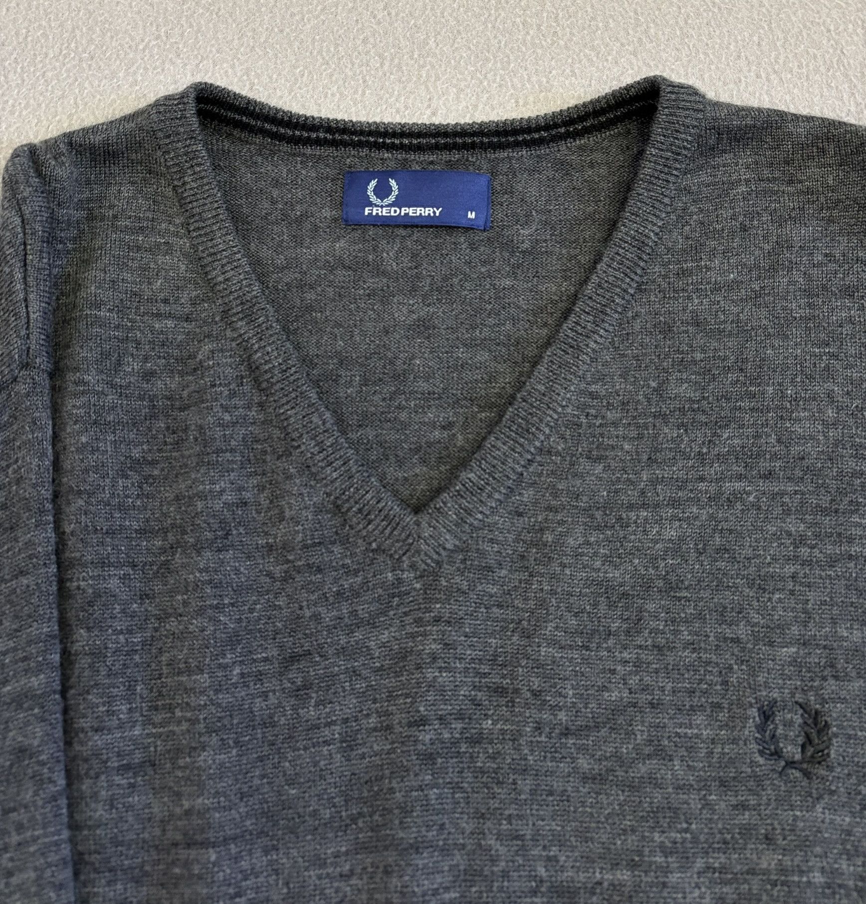 Fred Perry Fred Perry V-neck 100% Wool Sweater Medium Size US M / EU 48-50 / 2 - 9 Thumbnail