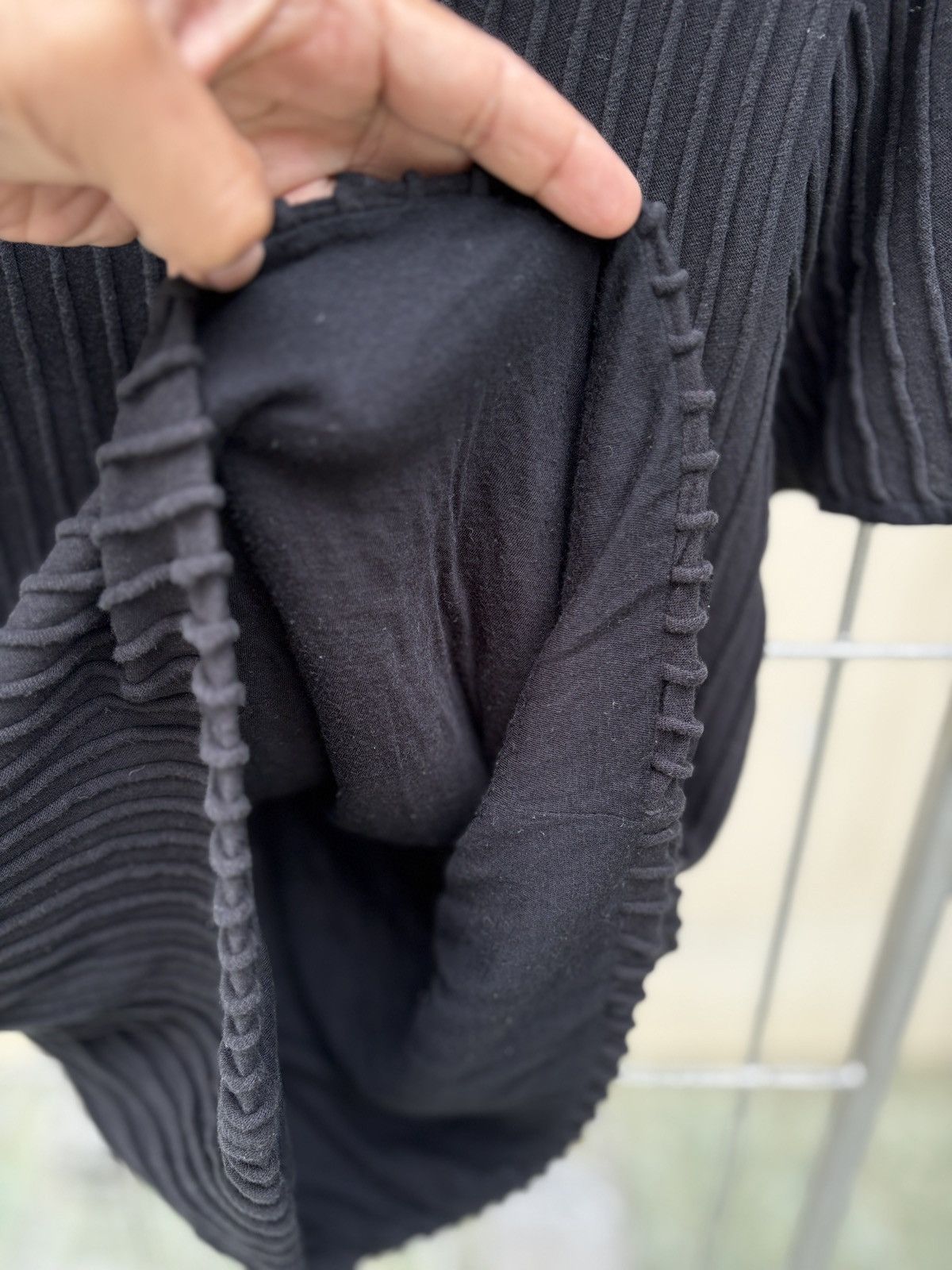 Comme des Garcons Comme des Garcons pleated black T-shirt Size US M / EU 48-50 / 2 - 15 Thumbnail