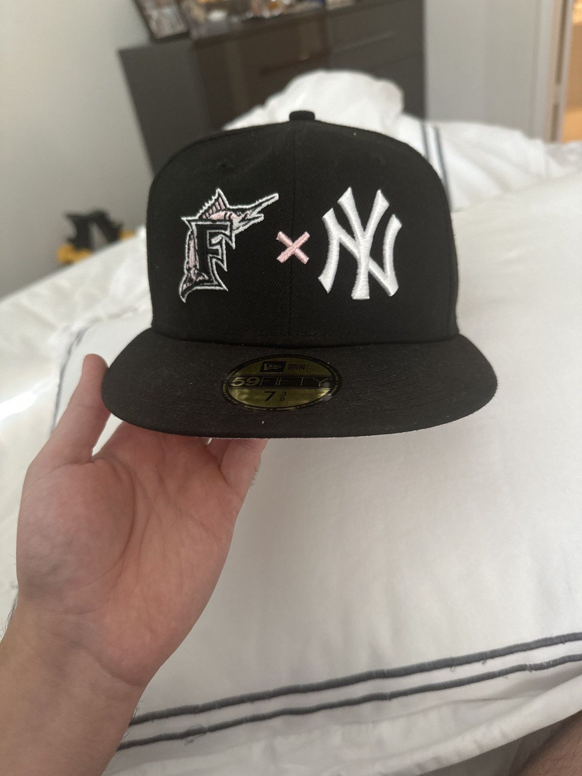 New Era × Supreme Supreme x New Era Yankees Kanji Fitted Hat 7 3/8