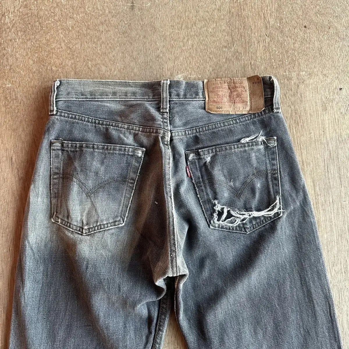 Levi's DISTRESSED DENIM VINTAGE LEVI’S 501 JEANS LEVIS PANTS W28L33 Size US 28 / EU 44 - 14 Thumbnail