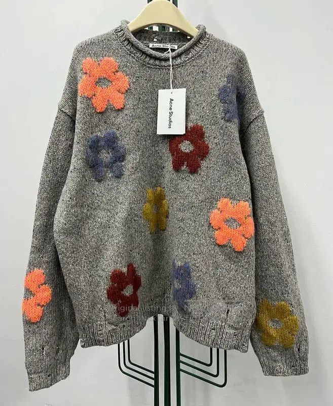 Acne Studios Acne Studios Gray Floral Embroidered Sweater. Size US S / EU 44-46 / 1 - 1 Thumbnail