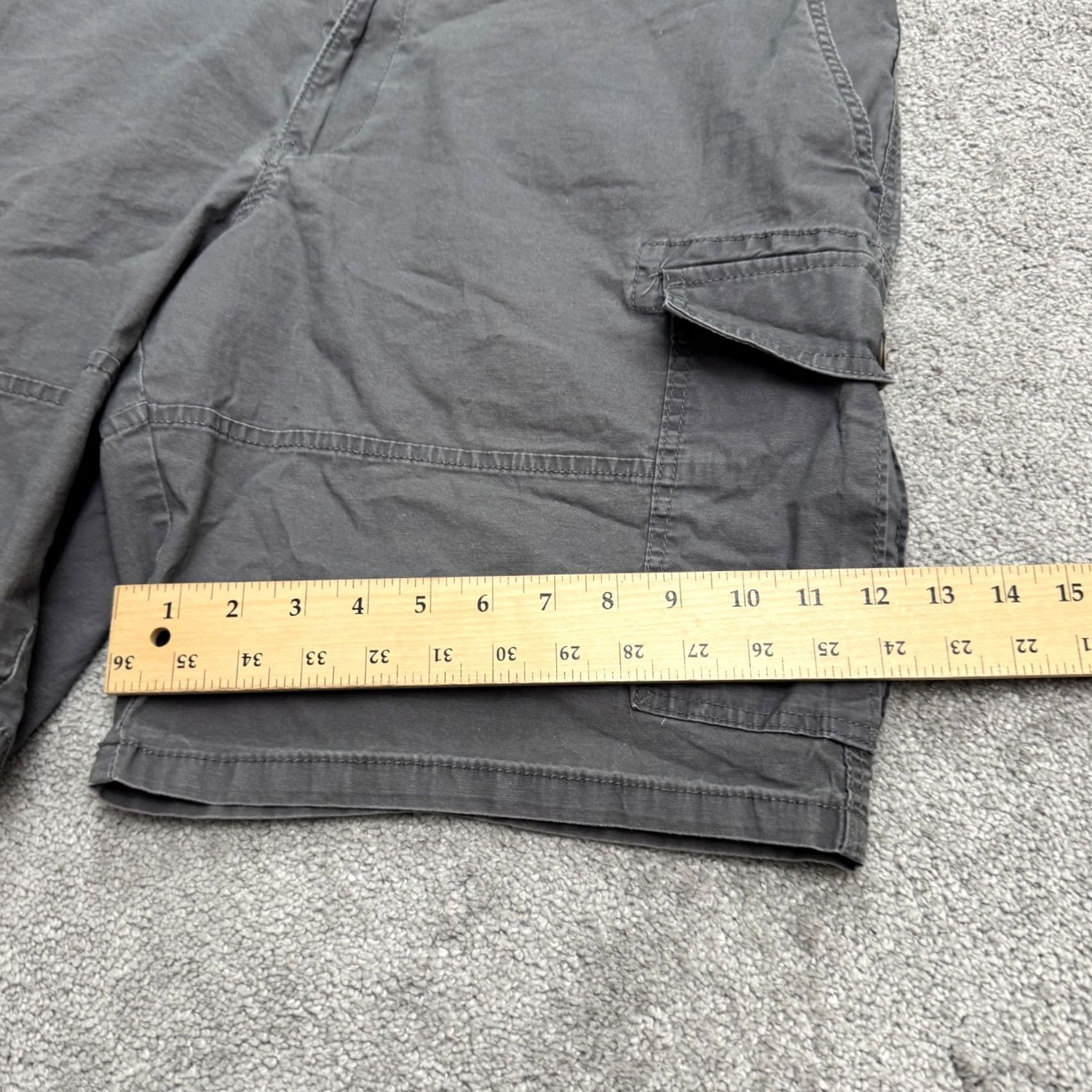 Izod Izod Saltwater Stretch Cargo Shorts Mens 40 Gray Cotton Casual Outdoor Size US 40 / EU 56 - 7 Thumbnail