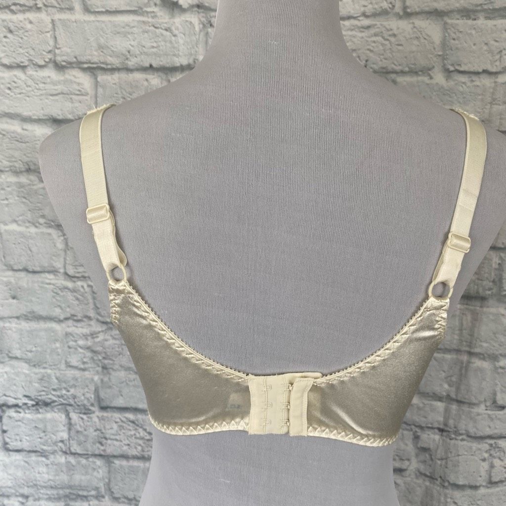 Other Olga women 38D lace bra w/3 hook back closure & adjustable s Size ONE SIZE - 8 Thumbnail