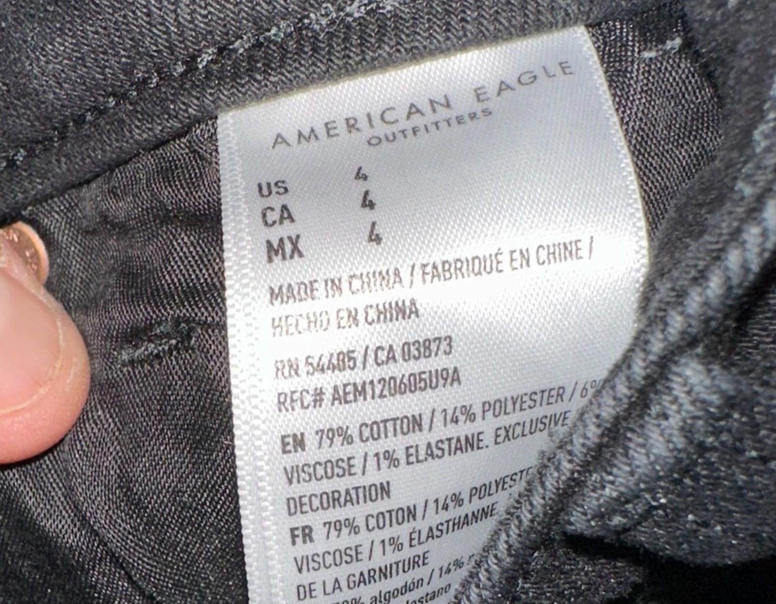 American Eagle Outfitters American Eagle Distressed Denim Shorts Size 4 Black Size 27" / US 4 / IT 40 - 5 Thumbnail