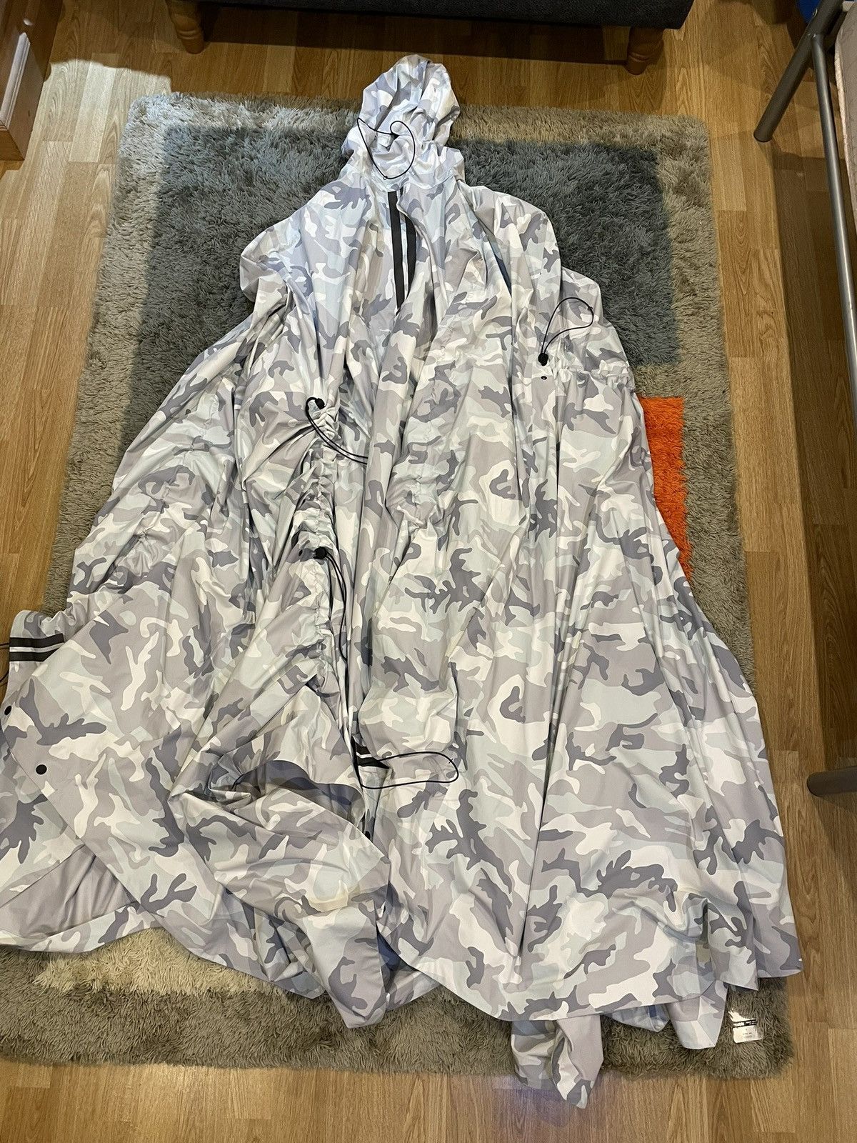 Canada Goose × Y/Project YPROJECT X CANADA GOOSE FIELD PANELLED PONCHO IN ICE CAMO Size US L / EU 52-54 / 3 - 3 Thumbnail