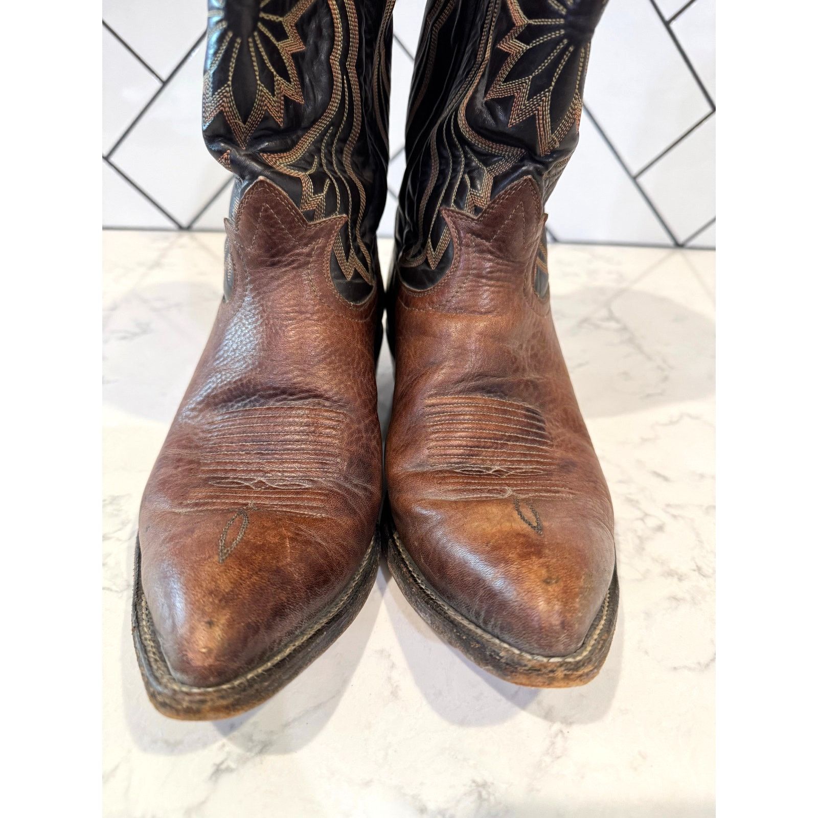 Tony Lama Vintage Tony Lama leather cowboy boots two-toned size 8EE Size US 8 / EU 41 - 3 Thumbnail